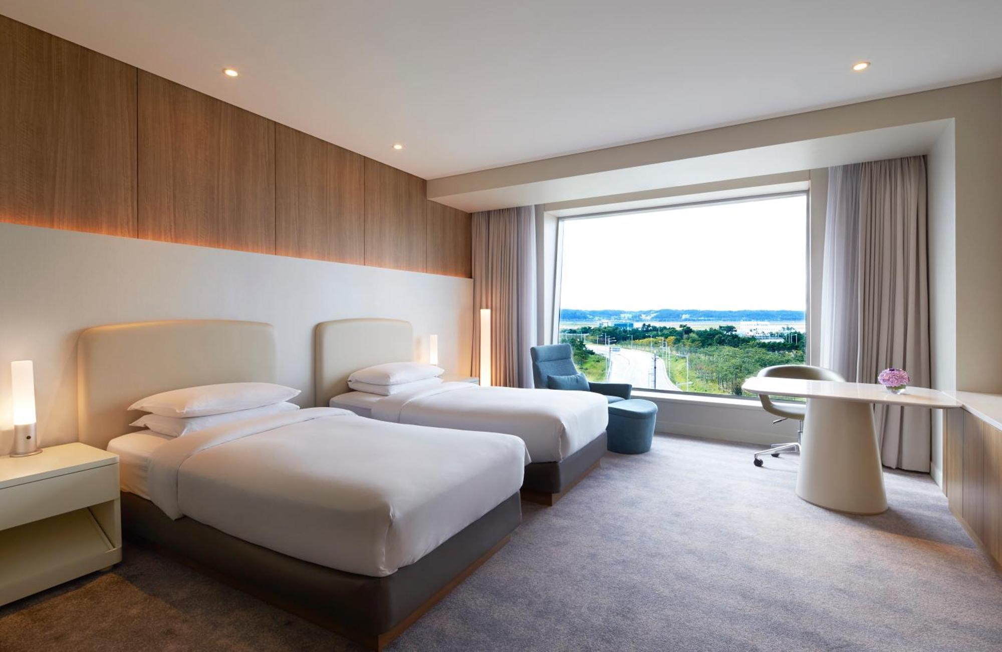 Twin Room with Airport View