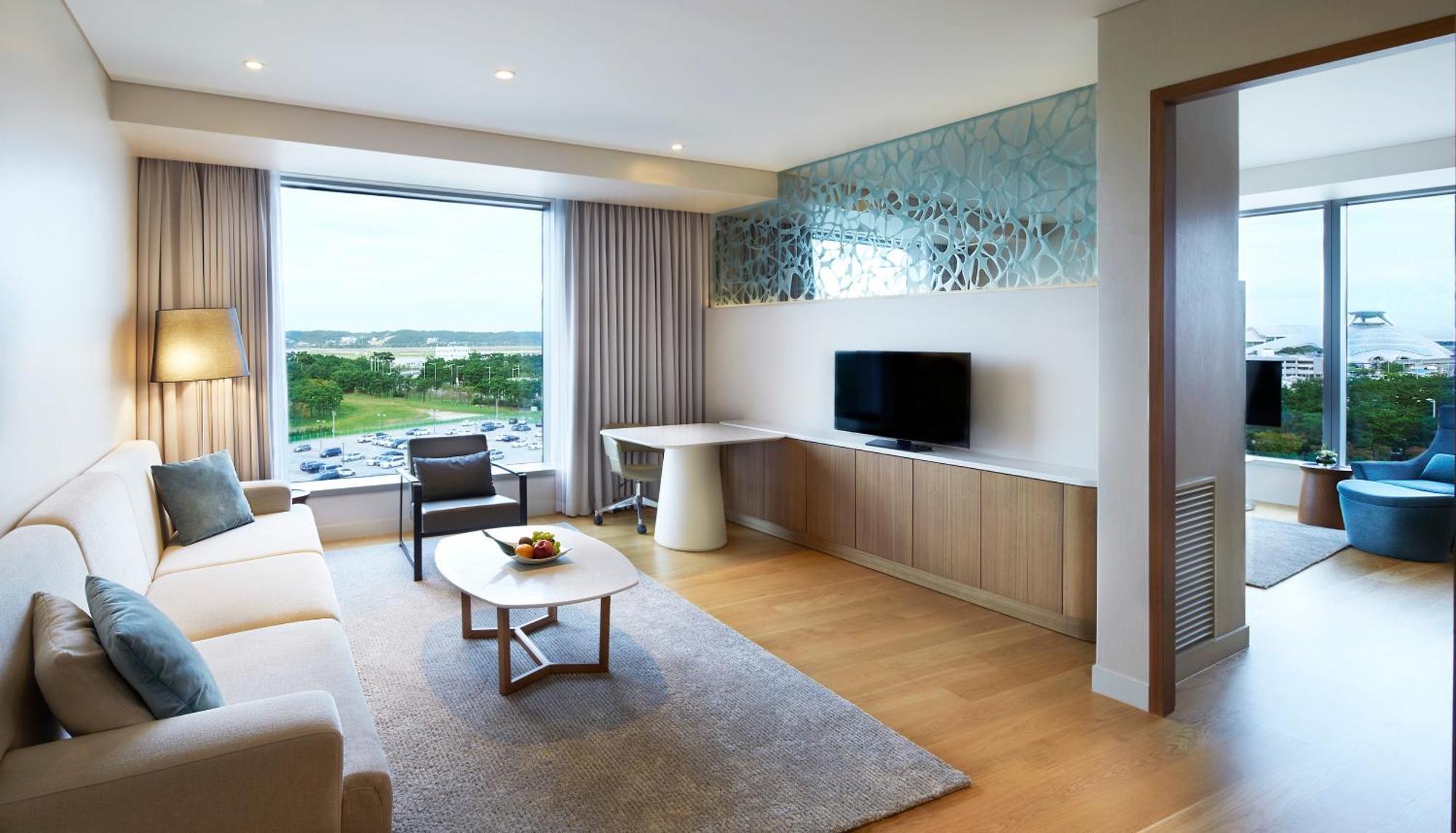 Deluxe King Suite