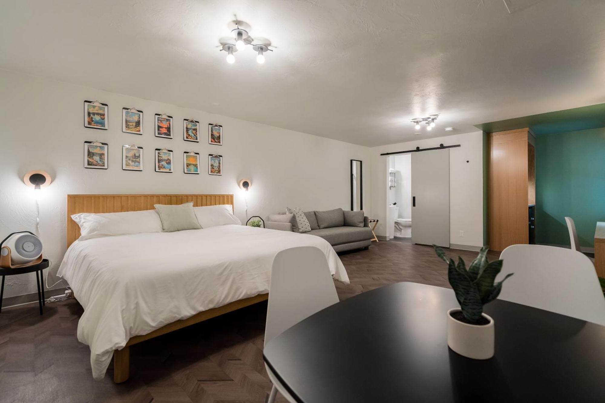 Deluxe Family Room
