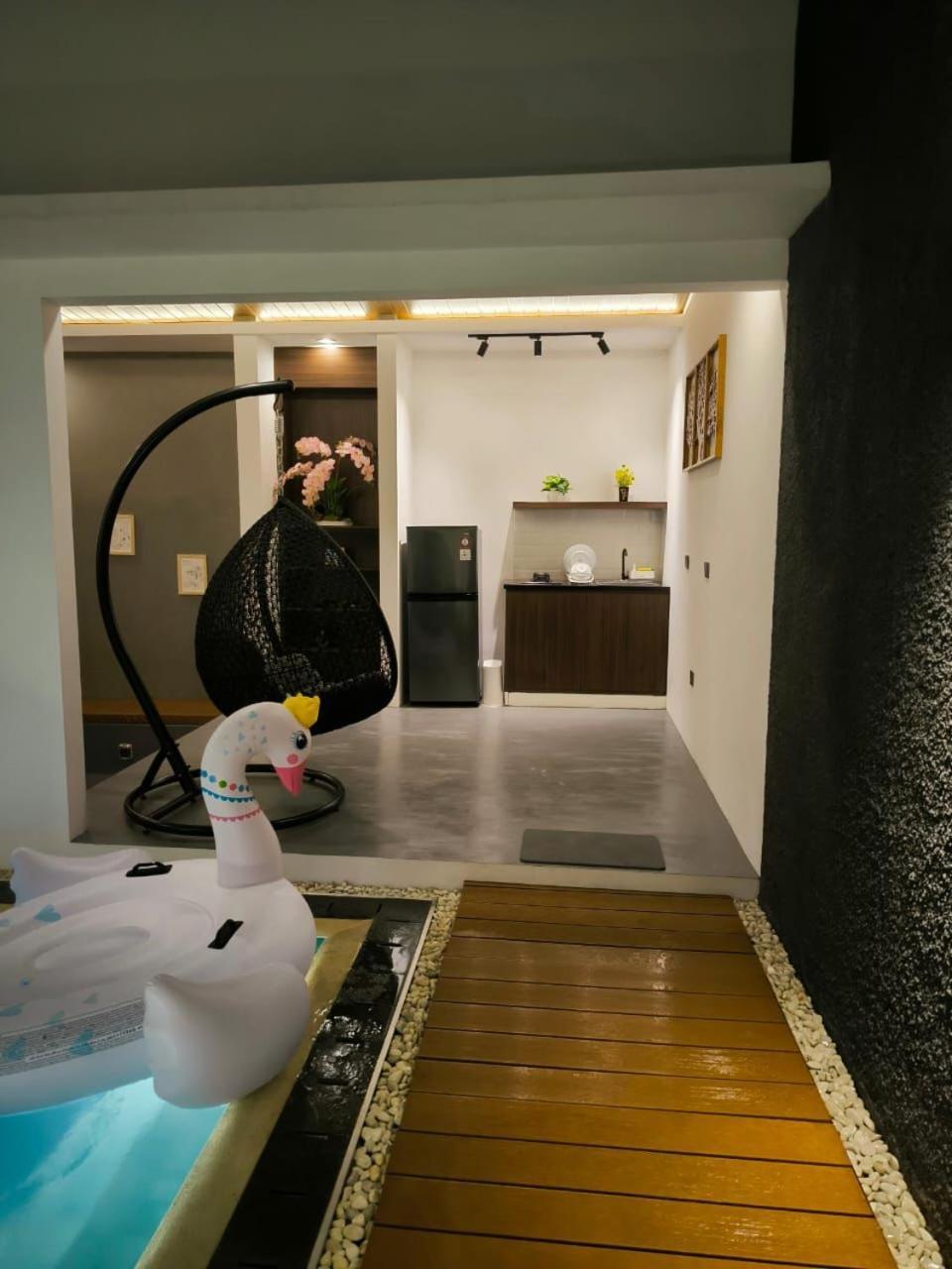 Kamar King dengan Pemandangan Kolam Renang