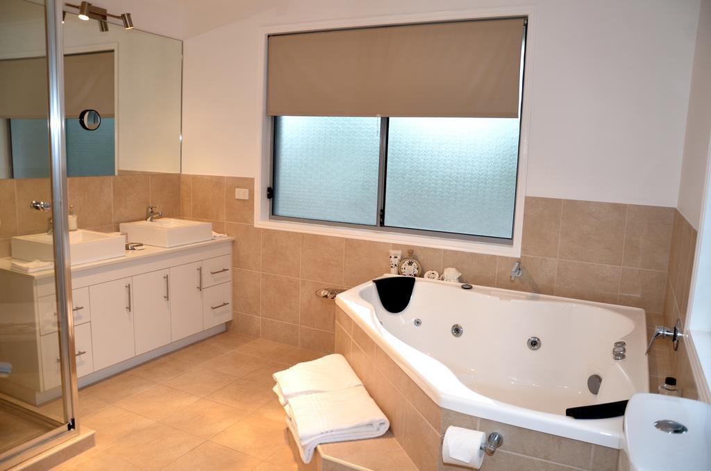 Queen Room with Spa Bath - Brighton