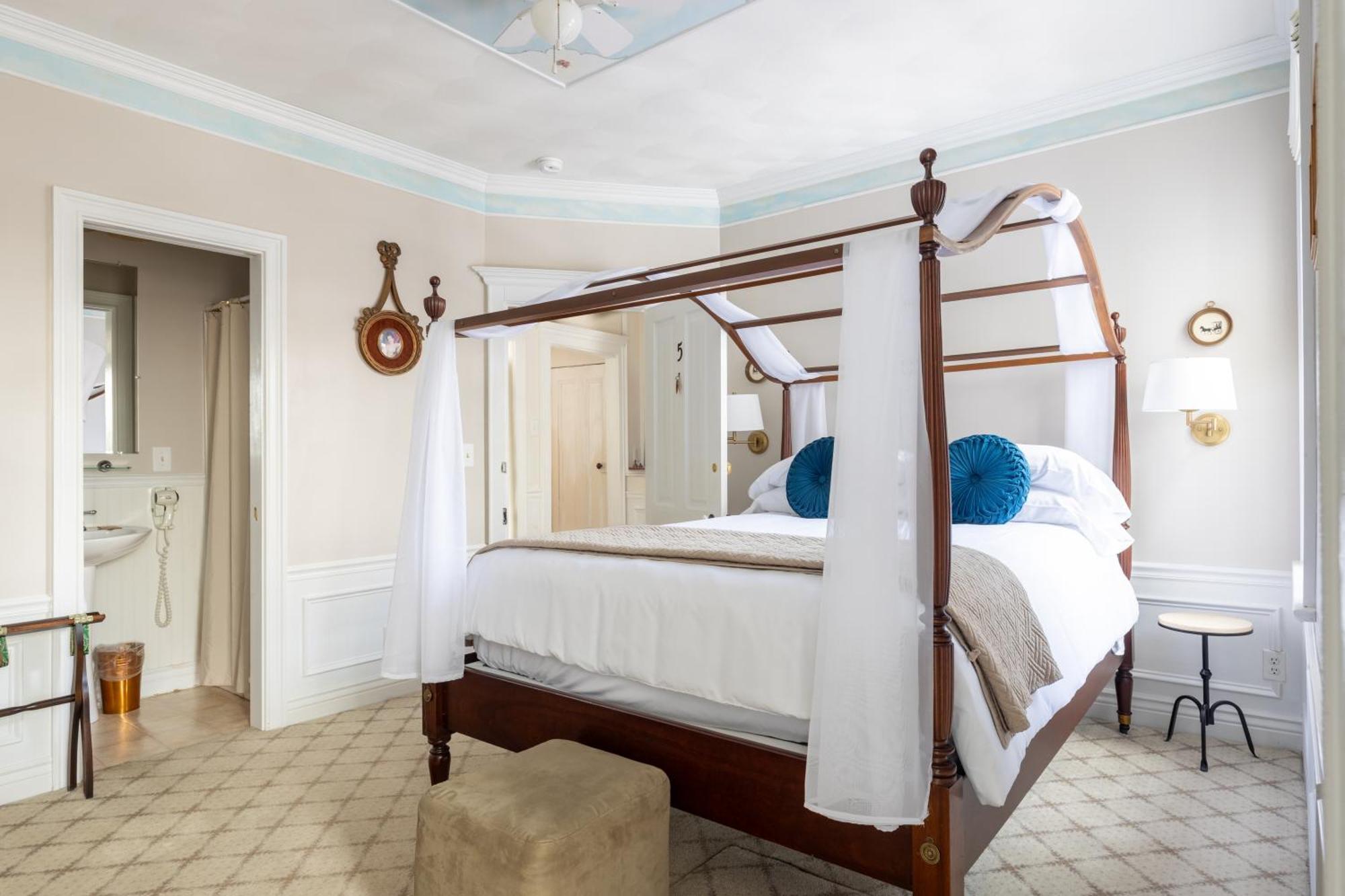 Queen Room with Garden View