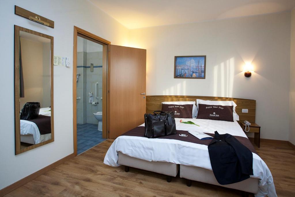 Accessible Room with One Queen Bed and One Single Bed