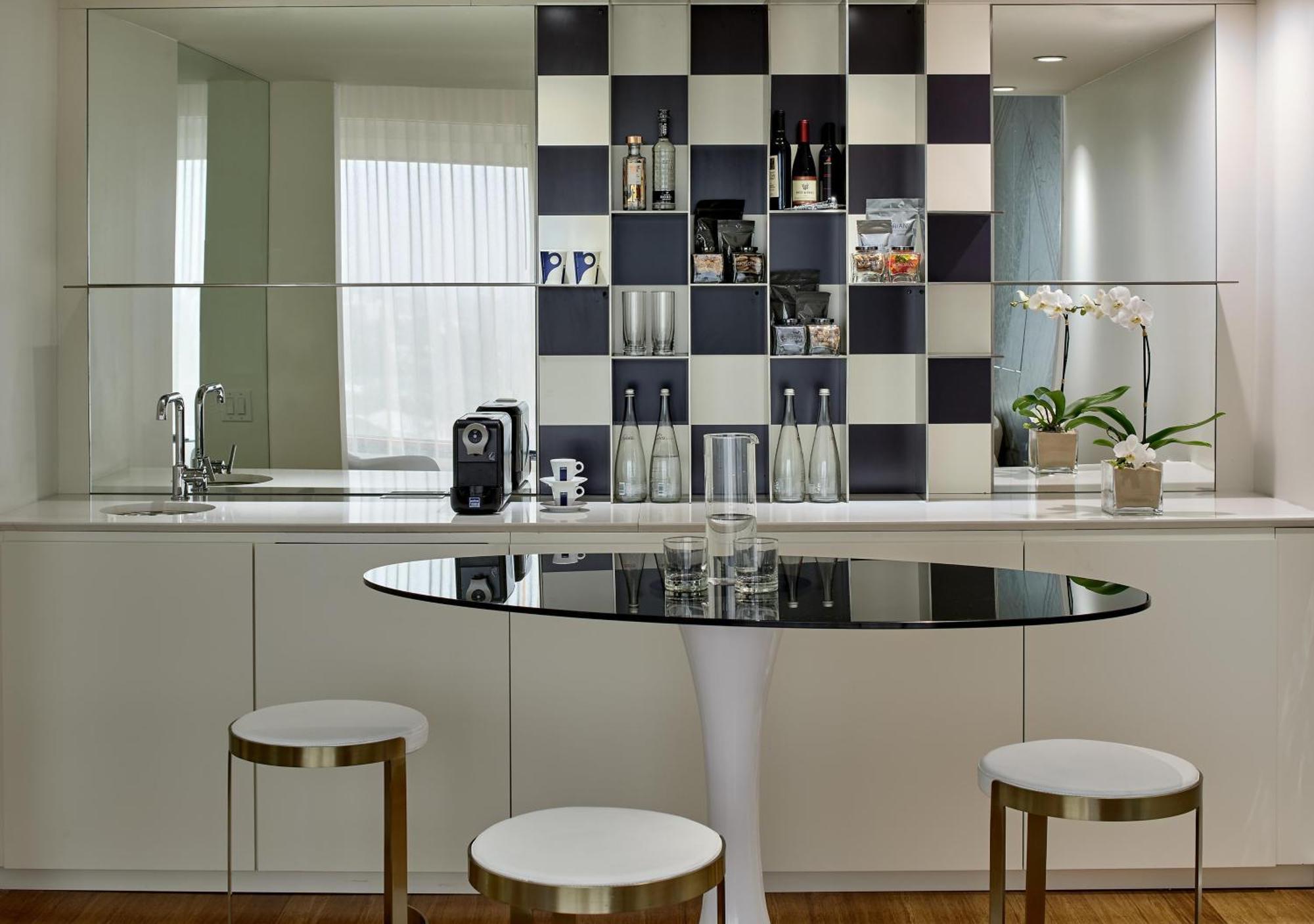 One-Bedroom King Suite