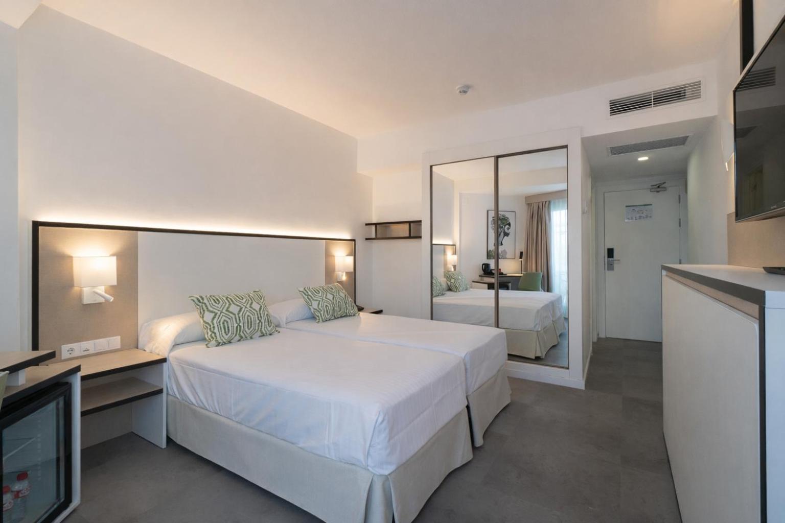 Quarto com 2 Camas de Solteiro e Varanda