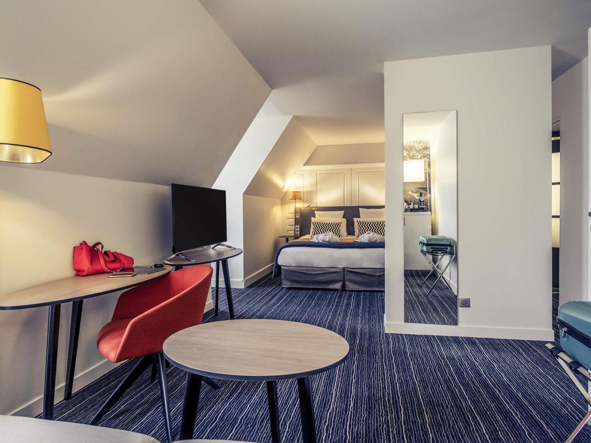 Junior Double Suite And Sofa