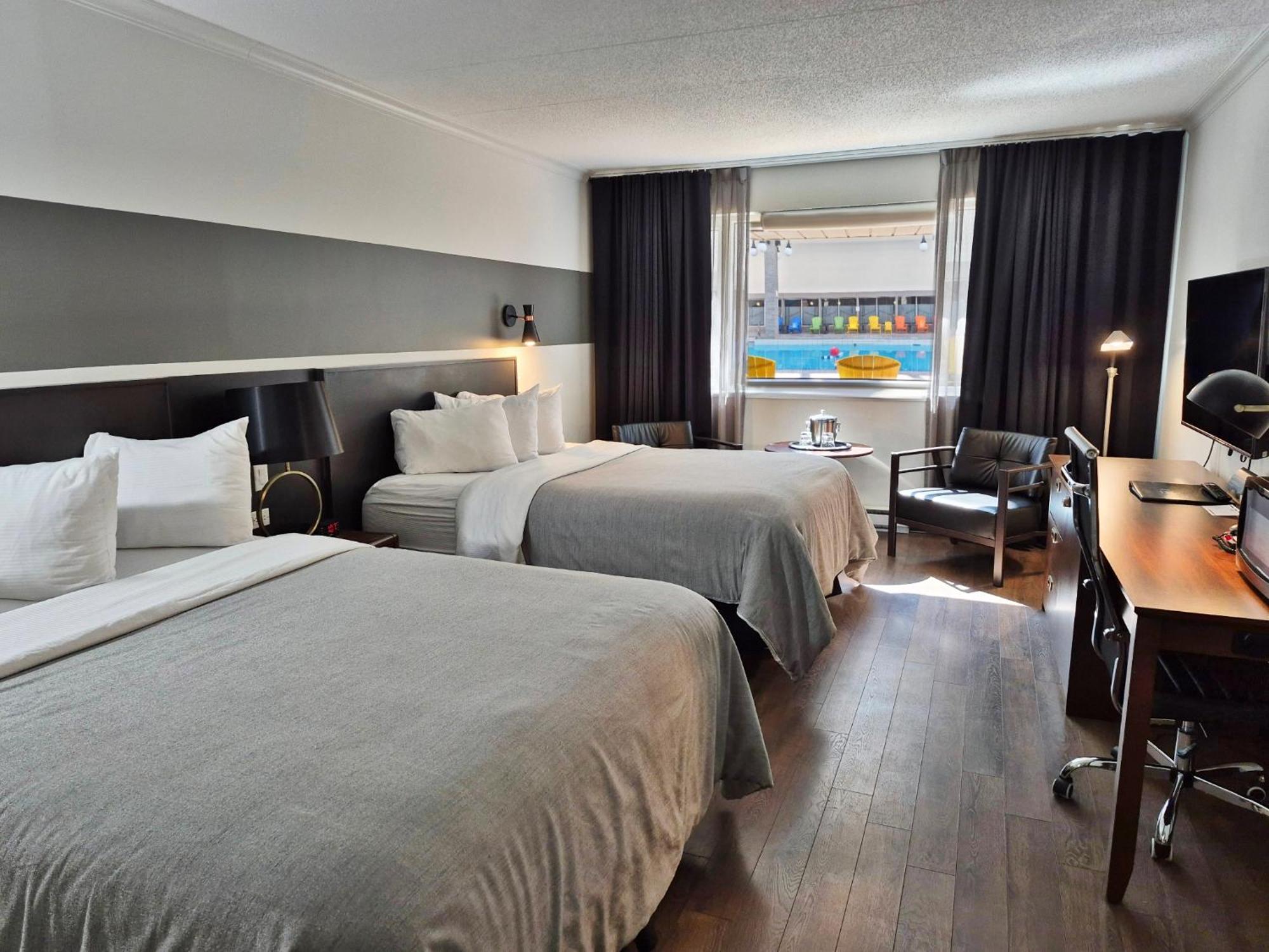 Chambre Standard avec 2 Lits Queen-Size - Vue sur Piscine