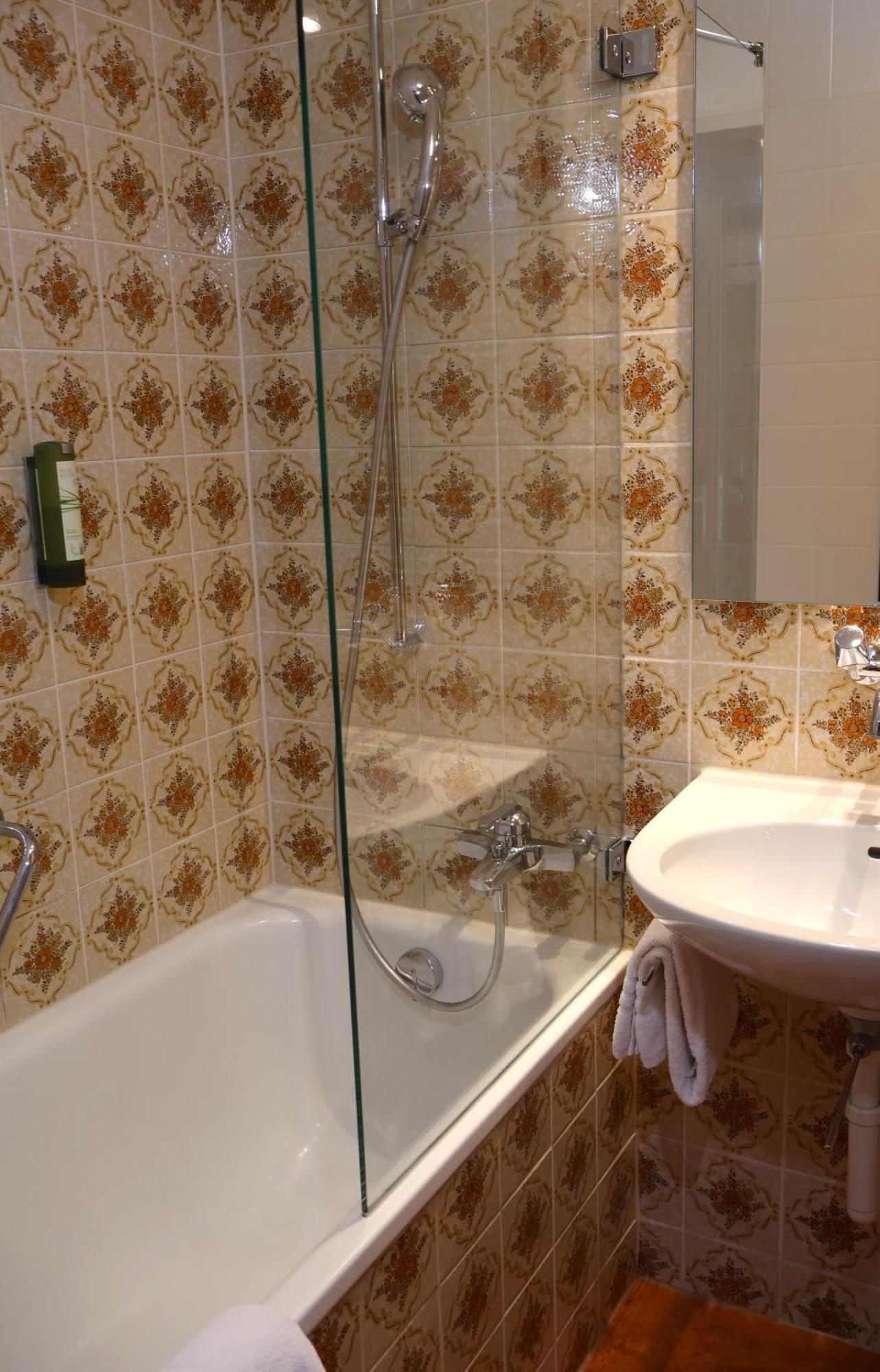 Superior Double Room Enzian Eiger view garden access