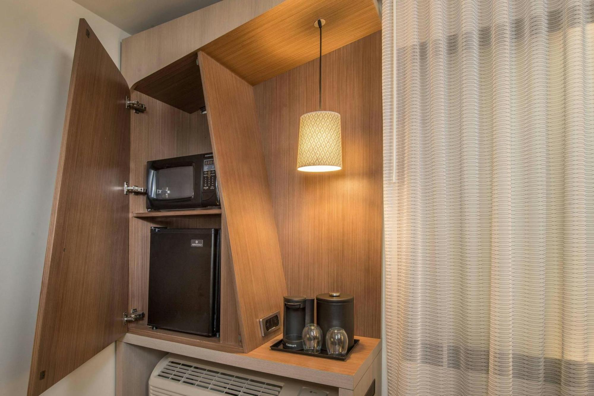 One-Bedroom King Suite