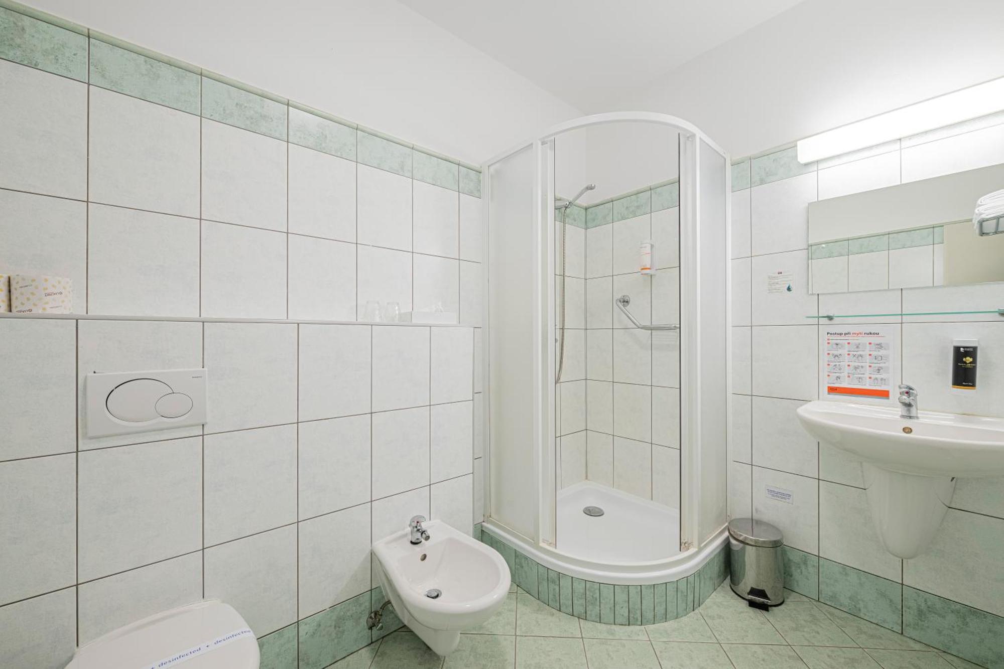 Doppel- oder Zweibettzimmer
