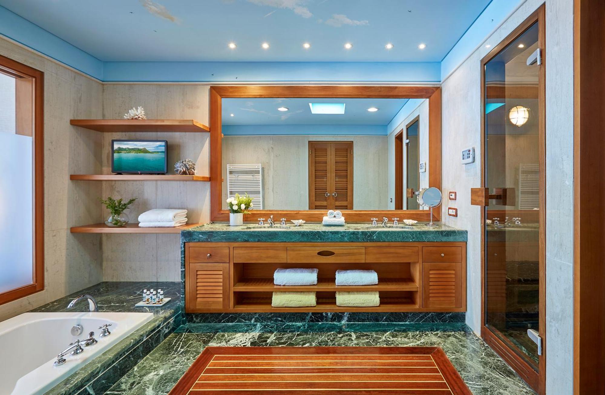 Family Room with Sea View