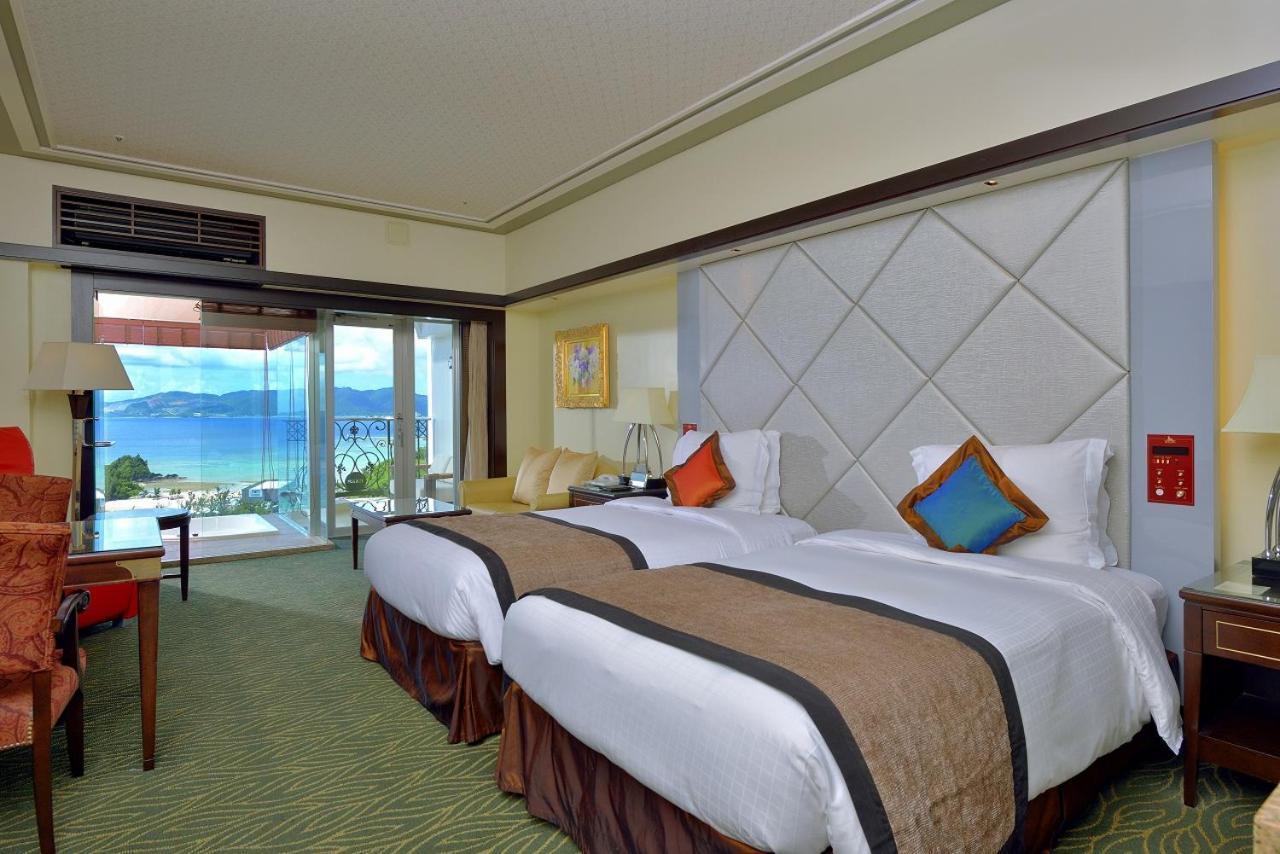 EXES Royal Pool Suite