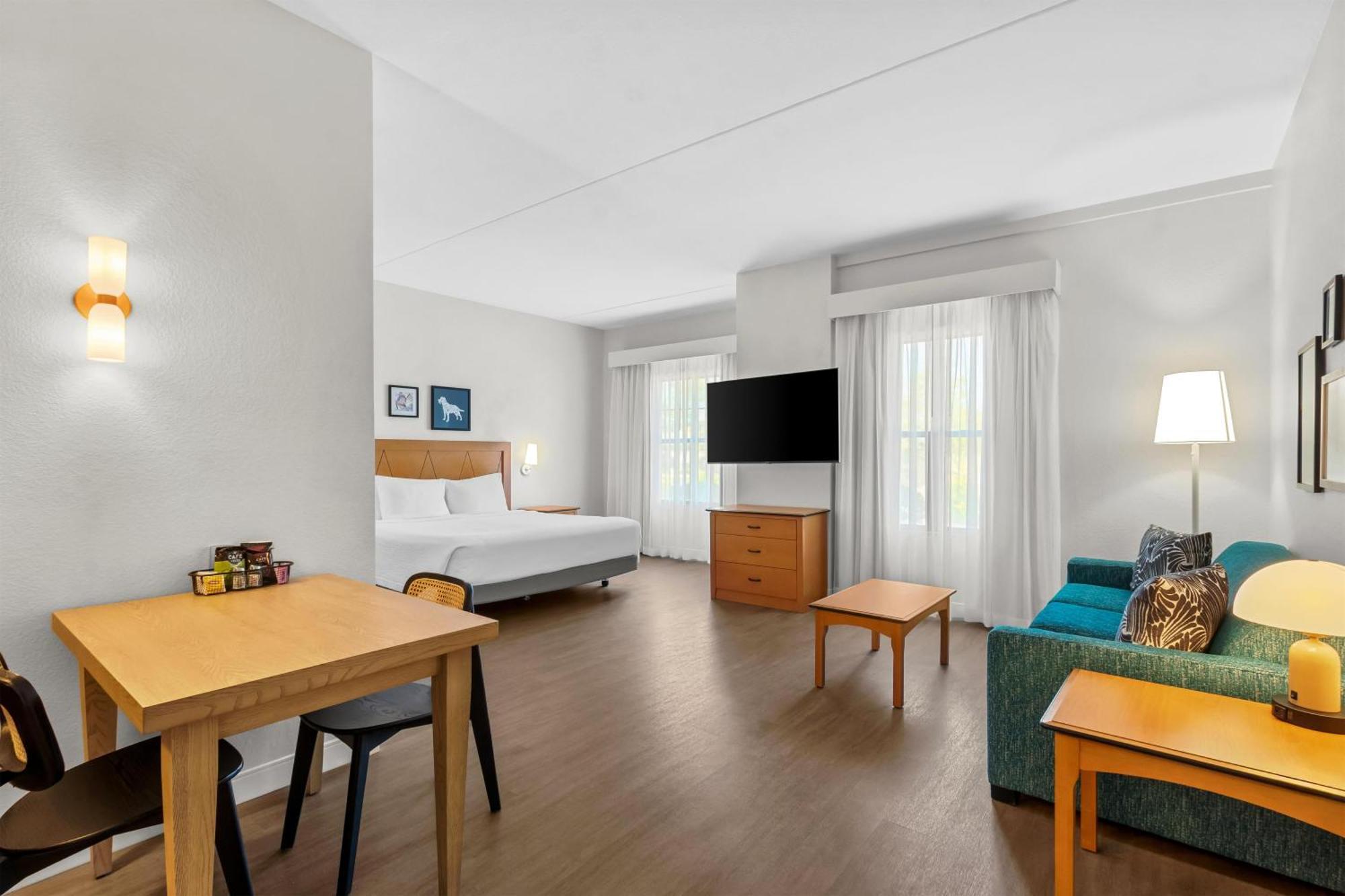 Studio Suite - King - Oven
