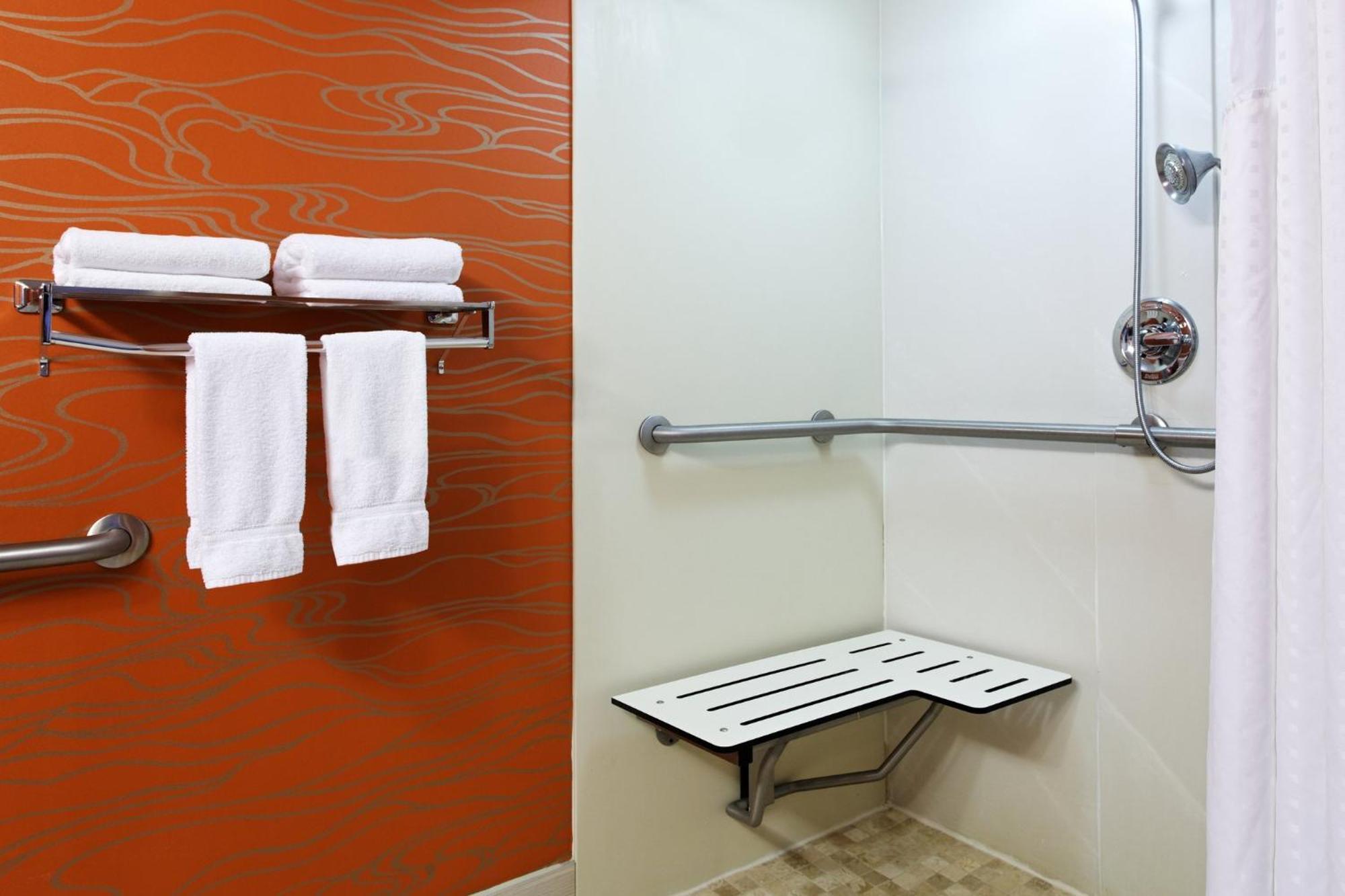 King Room - Mobility Access/Roll in Shower - Non-Smoking