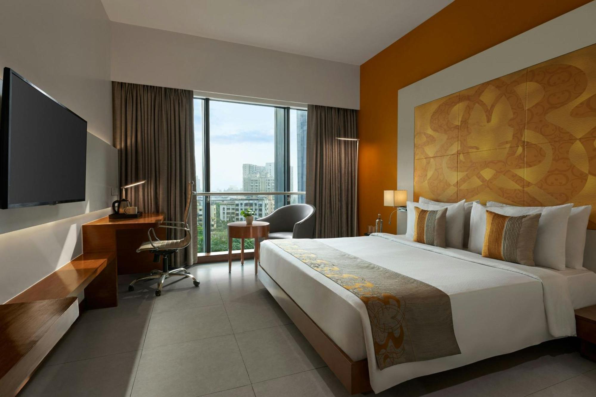 Fern Classic King Room with Courtyard View