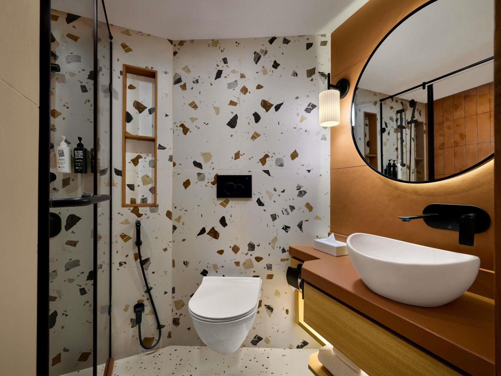 Deluxe Queen Room - Complimentary One-Way  Airport Transfer & 30% Discount on F&B