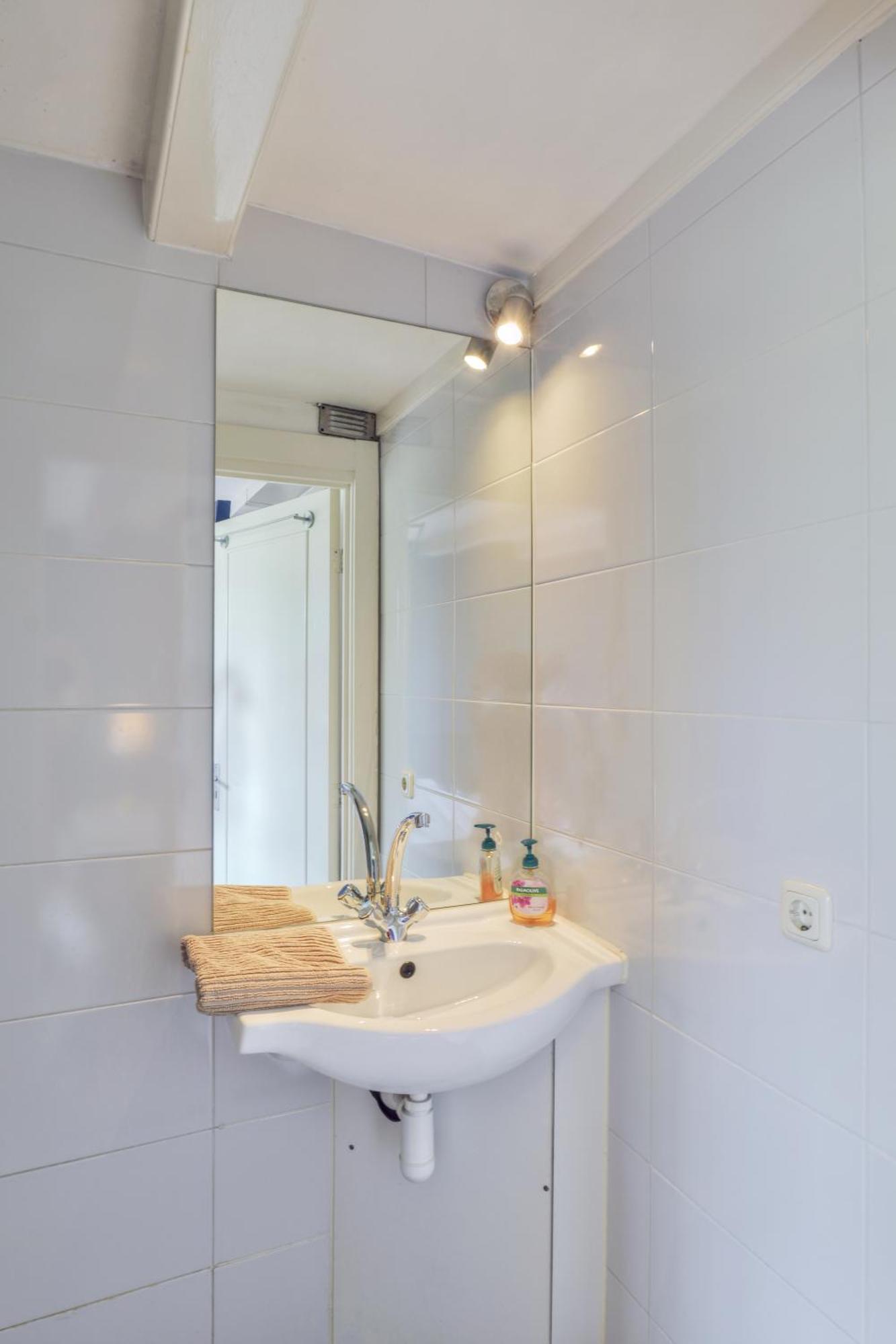 Twin Room,1765327375:JPEG