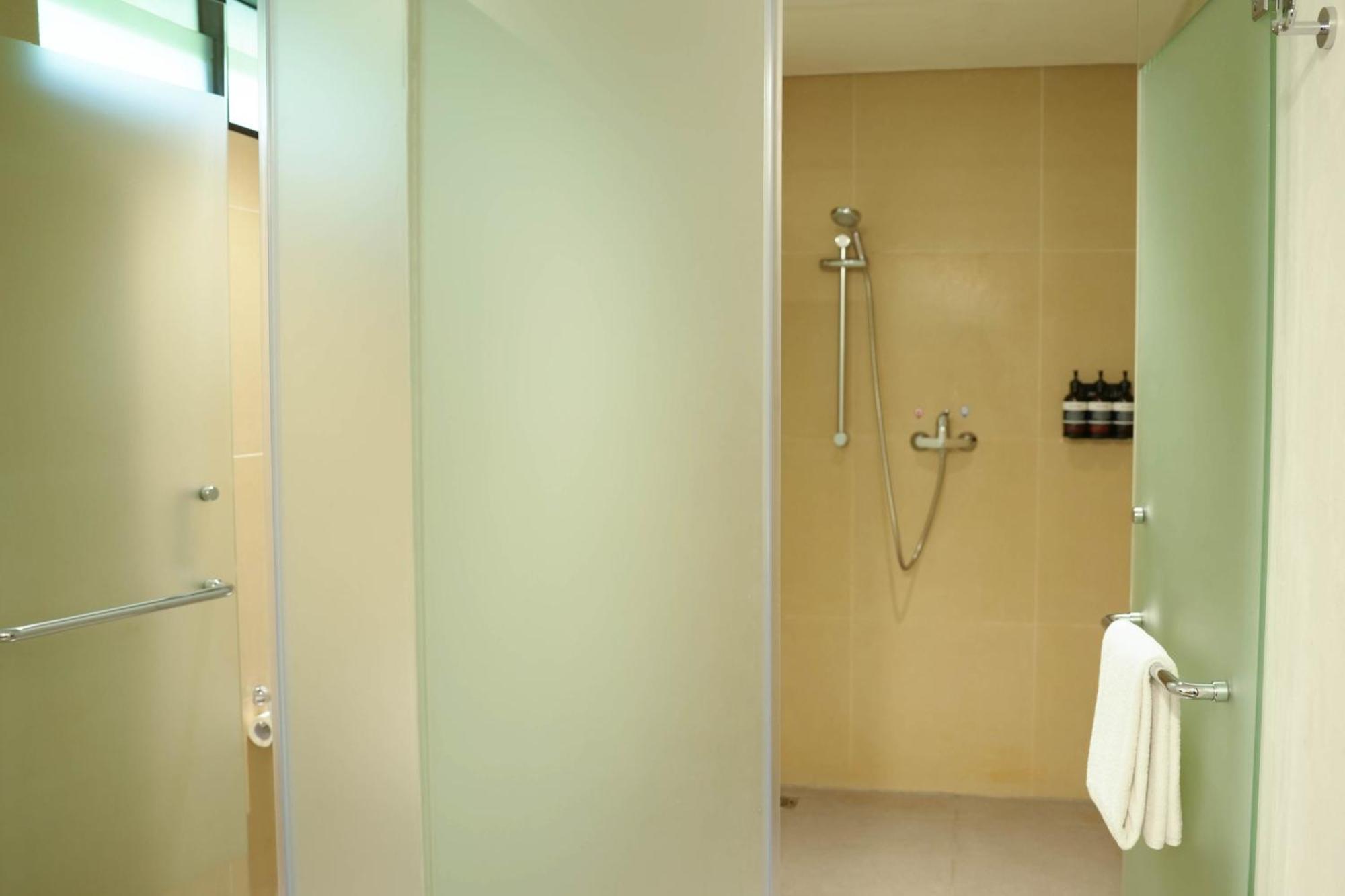 Deluxe Room Pool Level