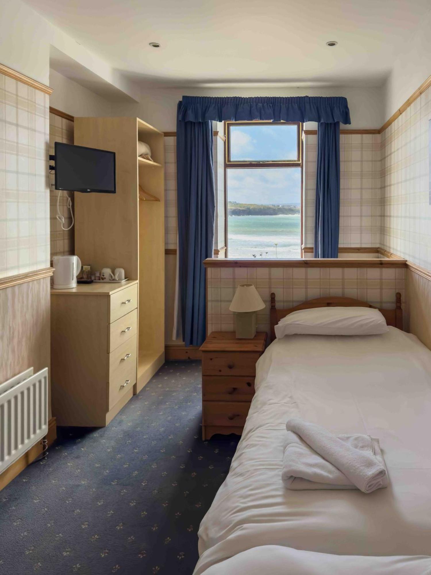 Standard Twin Room with Sea View