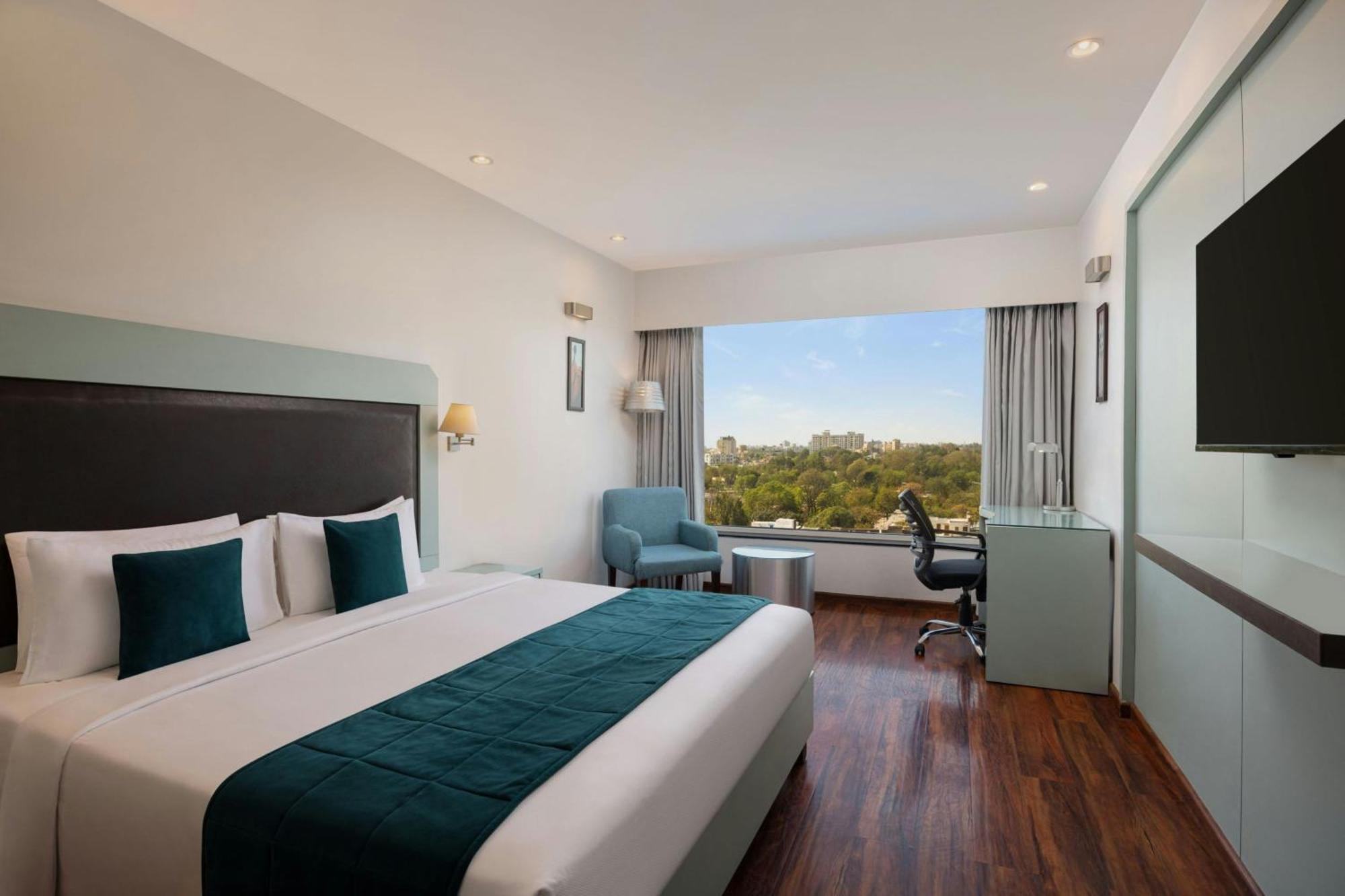 Fern Classic King Room with City View