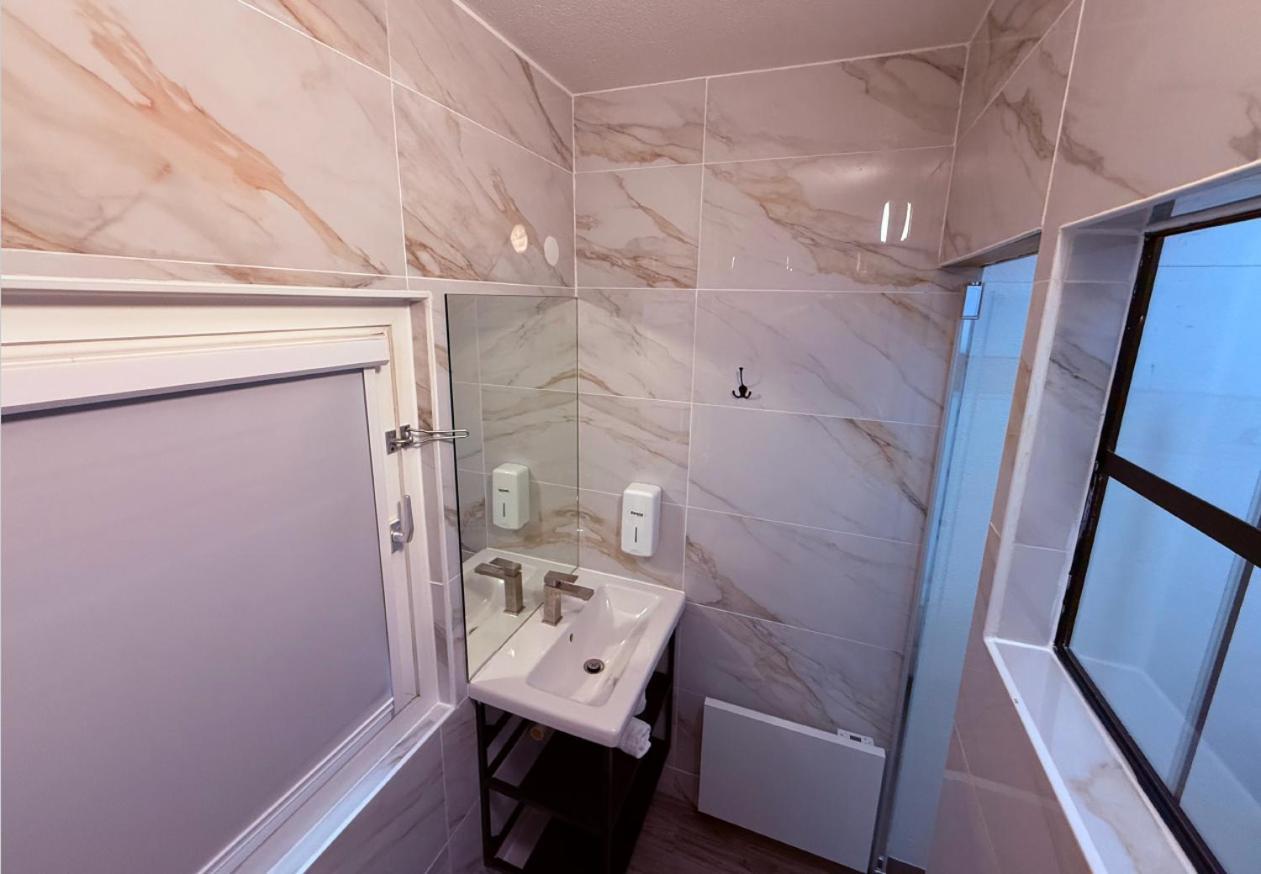 Double Room Private Bathroom