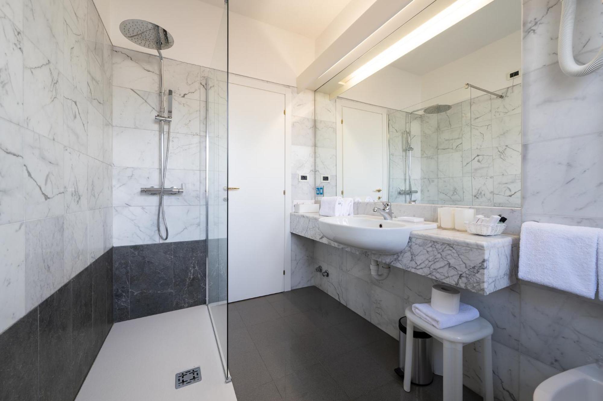 Double or Twin Room with partial Lake View