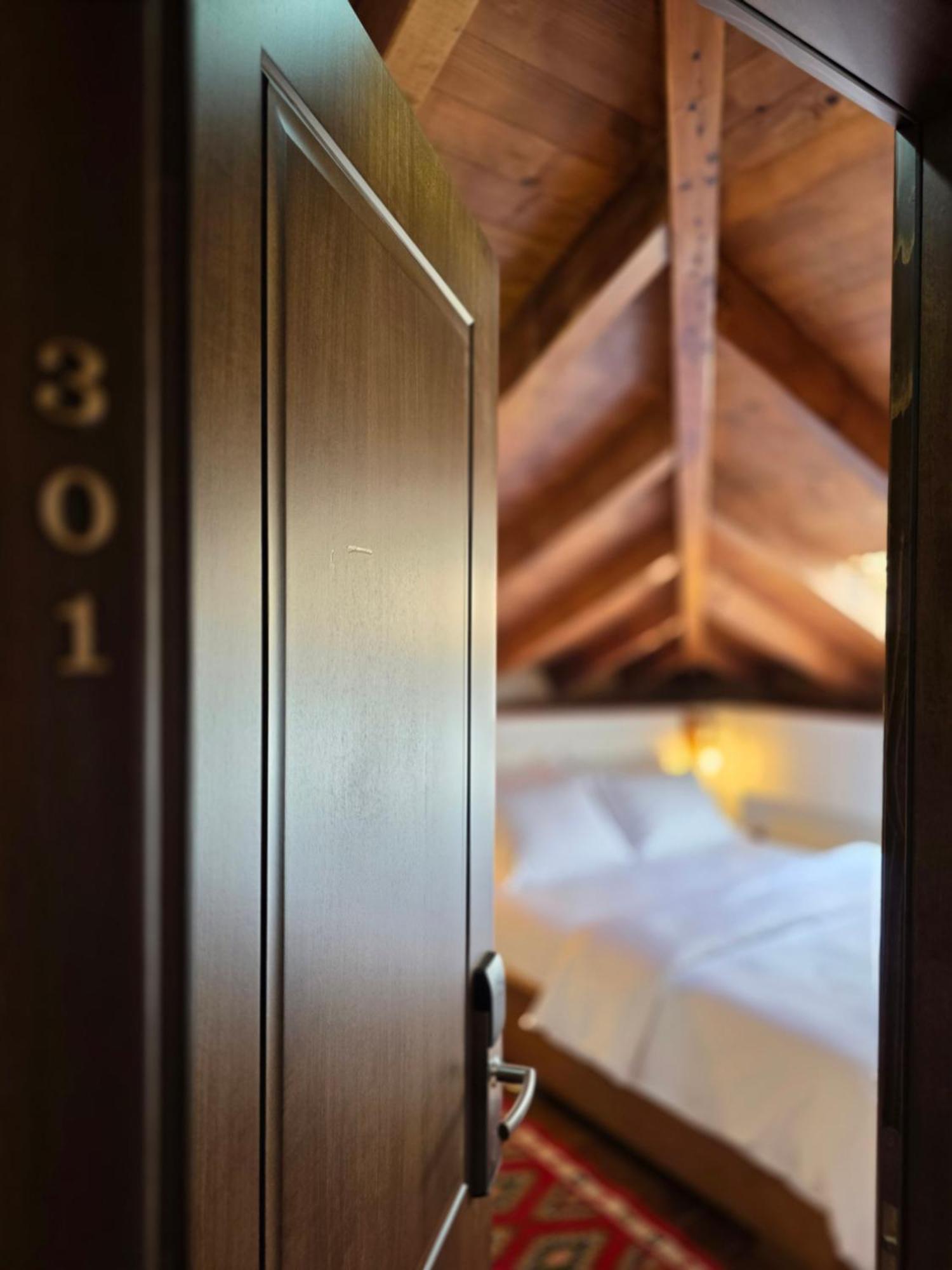 Attic Deluxe Double Room with Bathtub