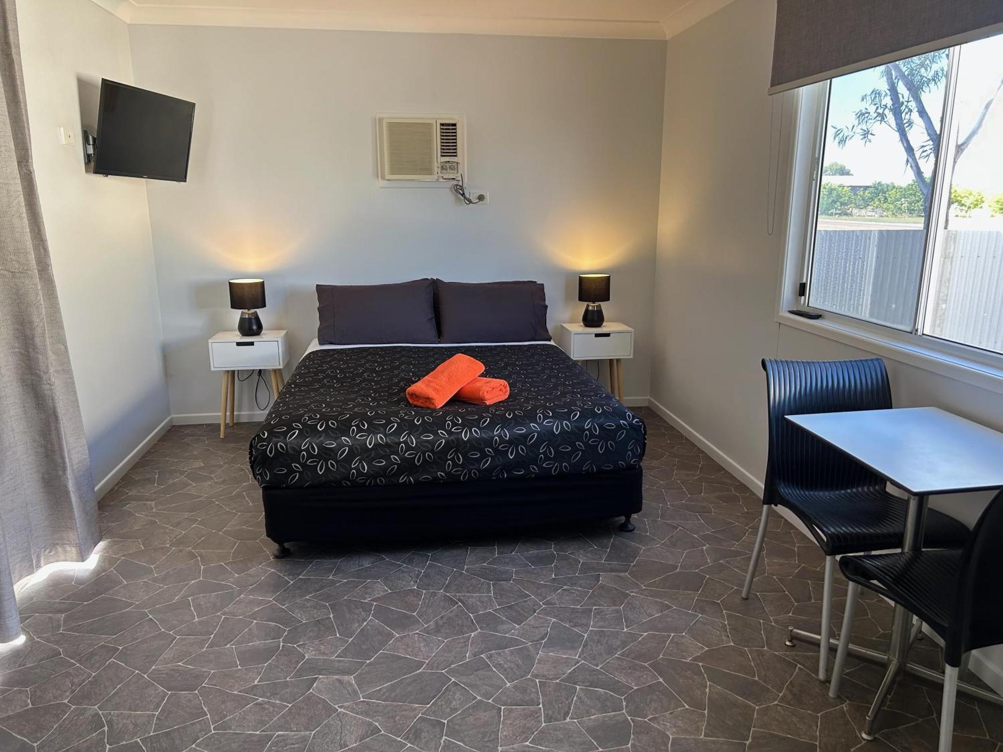 Standard Queen Room