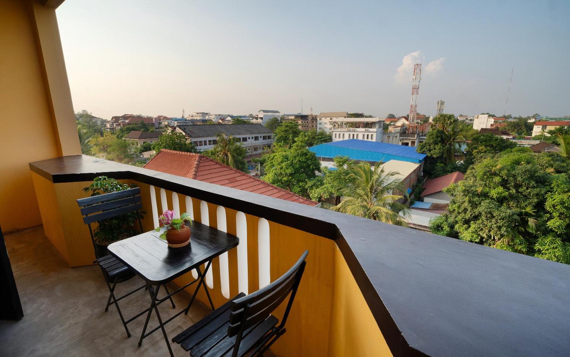 Deluxe Double Room with Balcony @ Free Pickup
