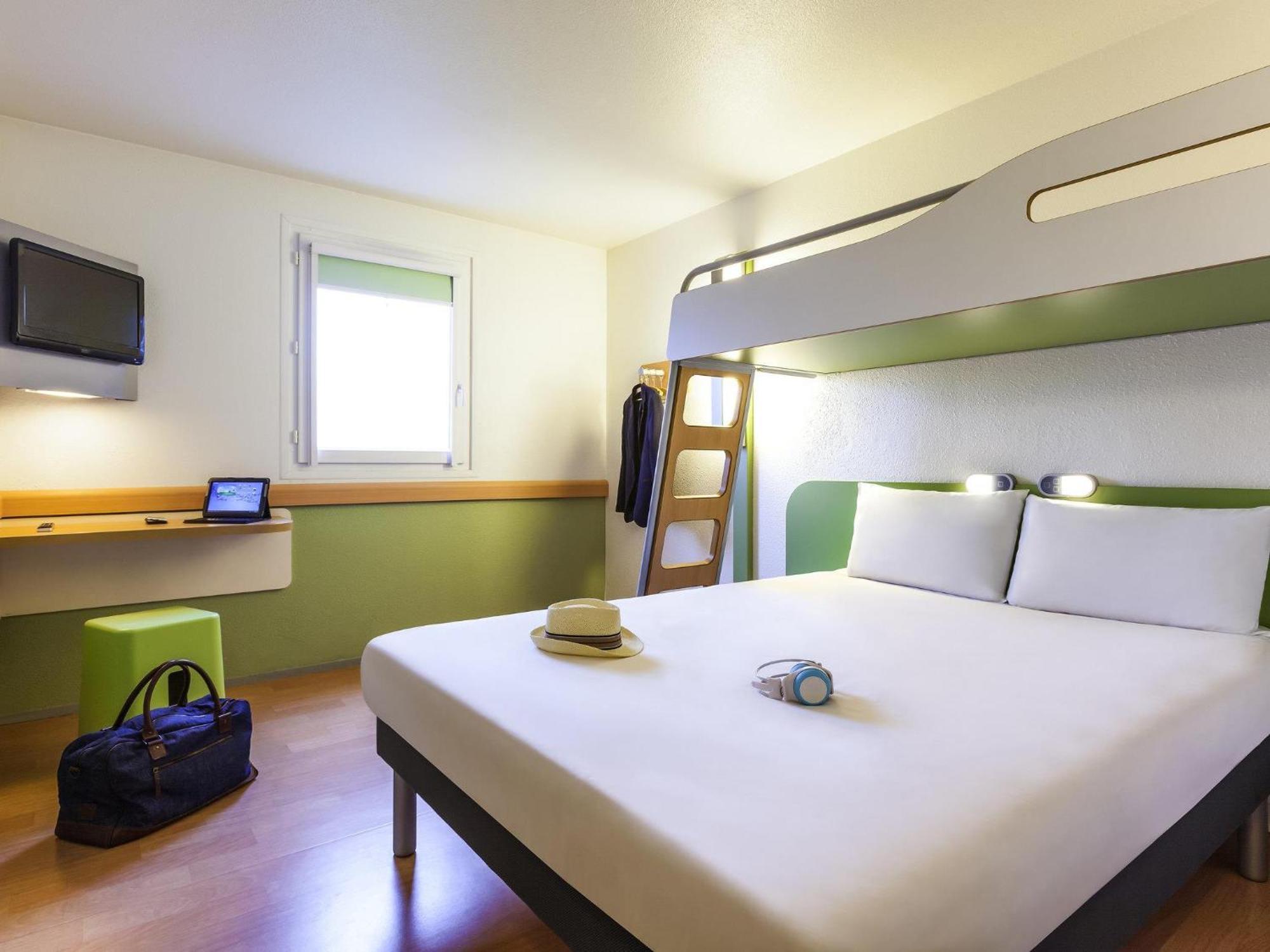 Chambre Triple avec 1 Lit Double et 1 Lit Superposé