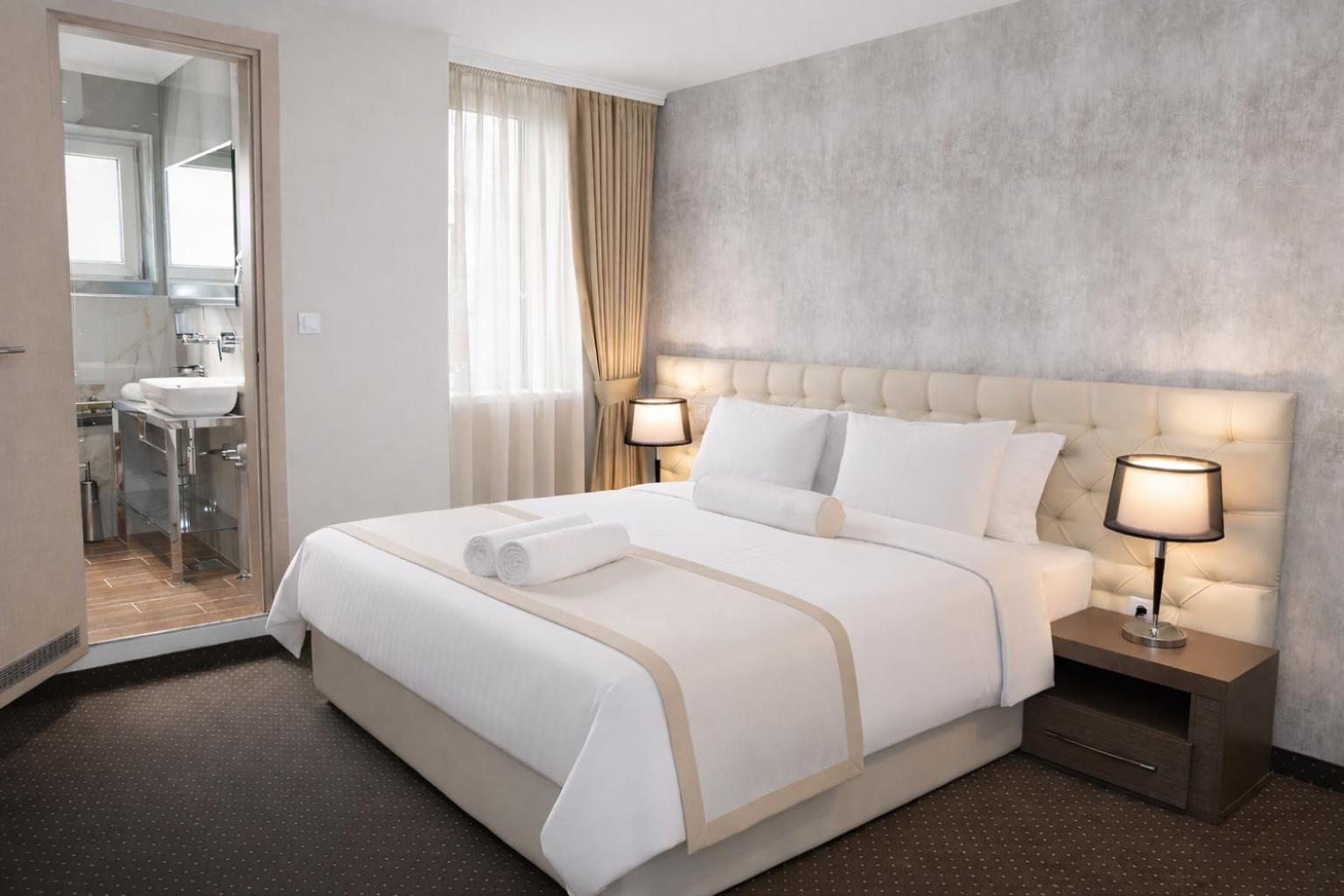 Executive Suite Spa Bath,1765400233:JPEG