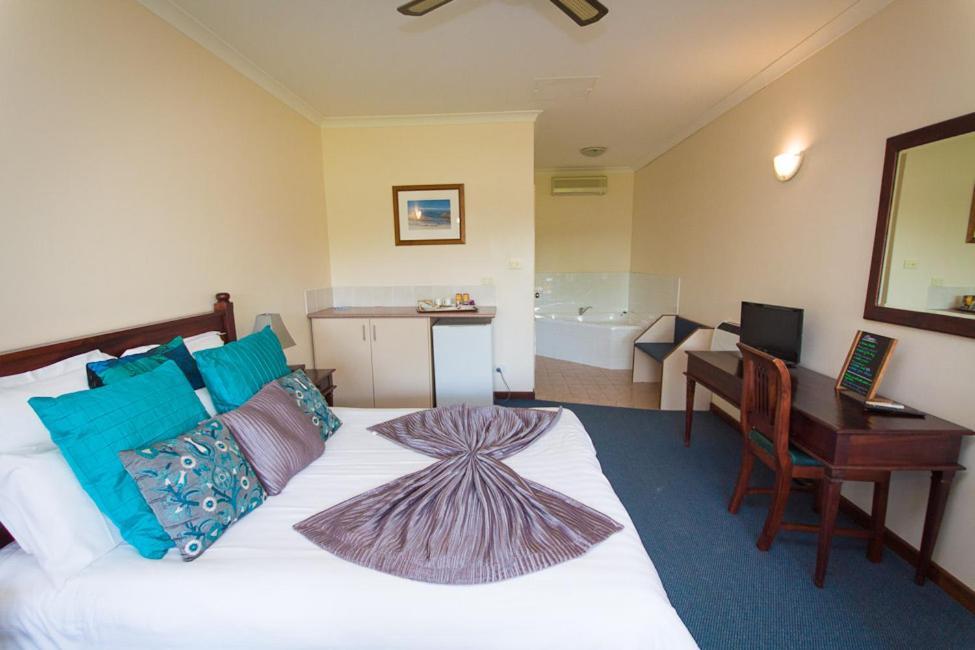 Deluxe Suite with Spa Bath