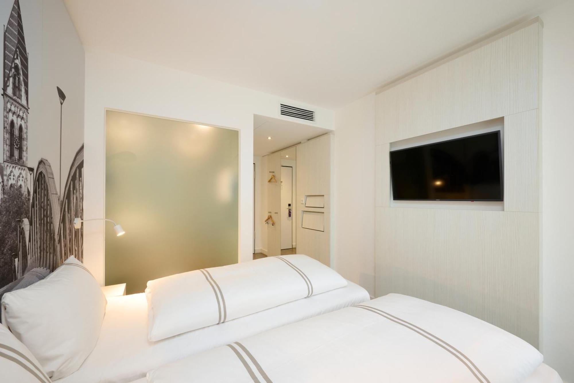 Small Double or Twin Room,1765408383:JPEG