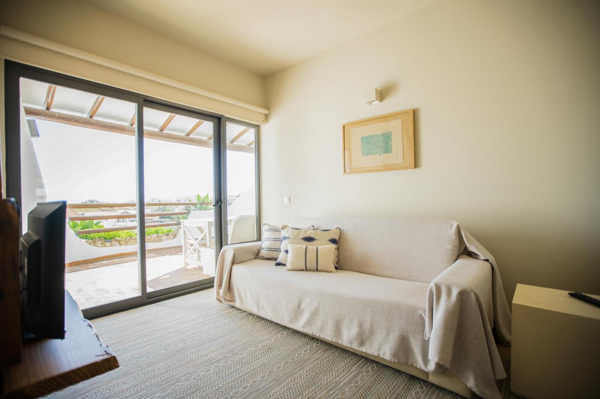 One-Bedroom Apartment Sea View