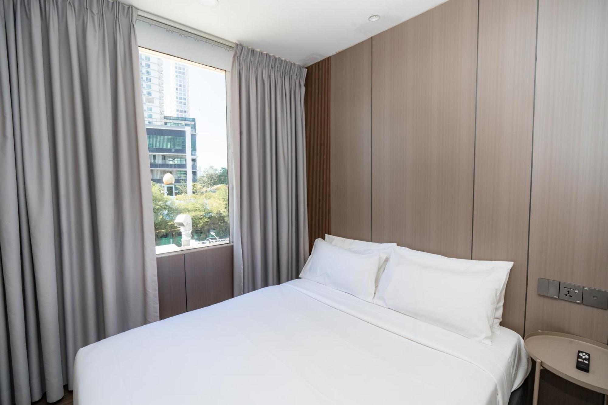 Deluxe Queen Room