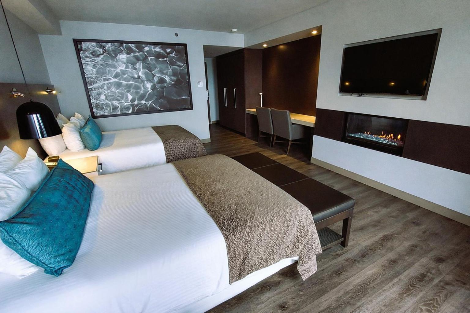 Lake Side Room Two Queen Beds - First Floor
