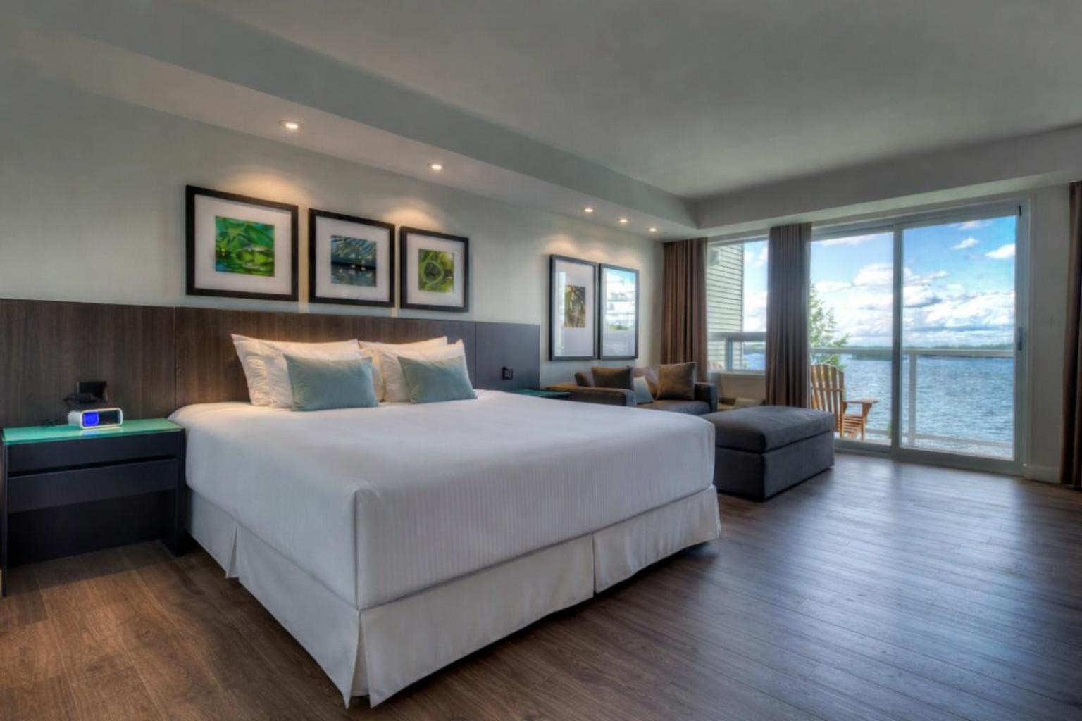 Lake View King Bed - Upper Floor