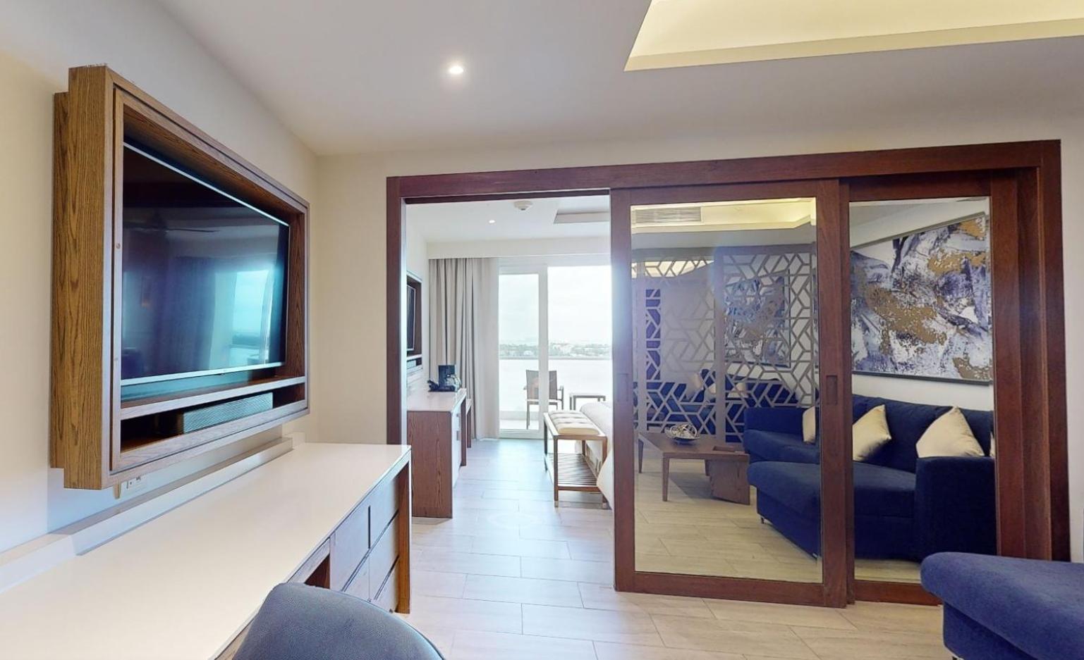 Luxury Suite Sunset View,1765481285:JPEG