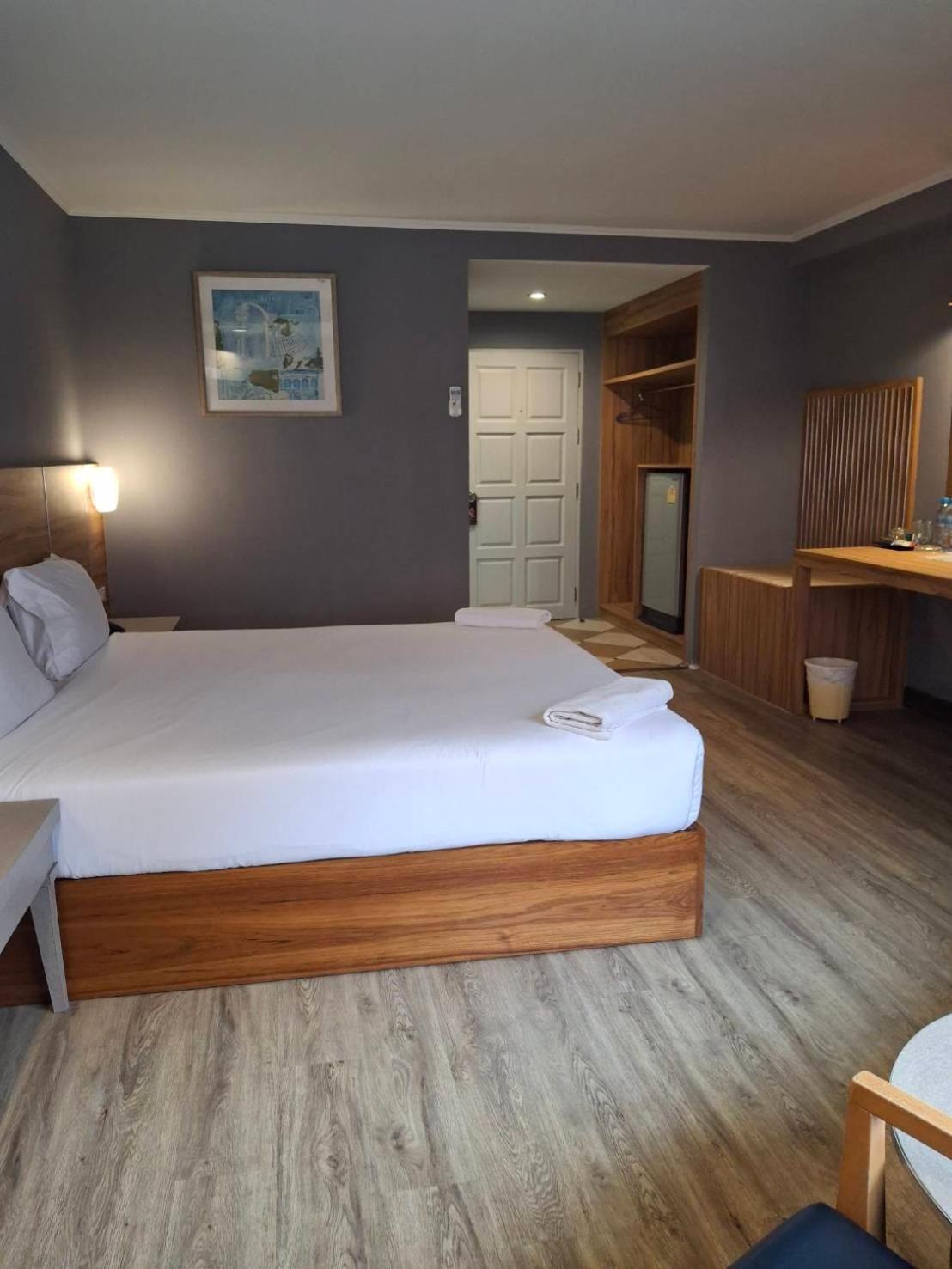 Deluxe Double Room Shower,1765454993:JPEG