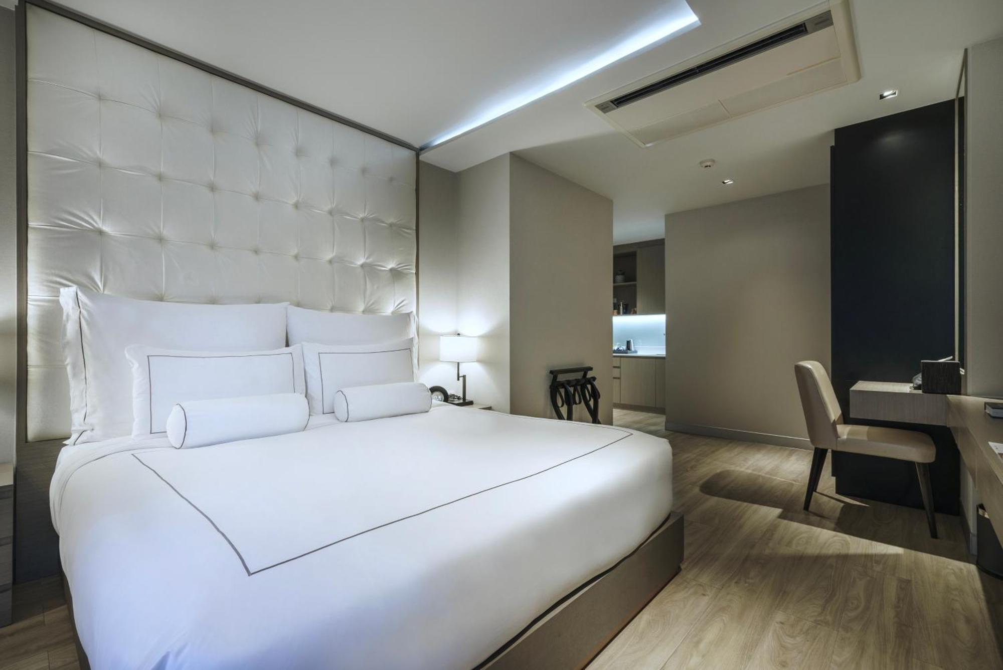 Superior King Room,1765456102:JPEG