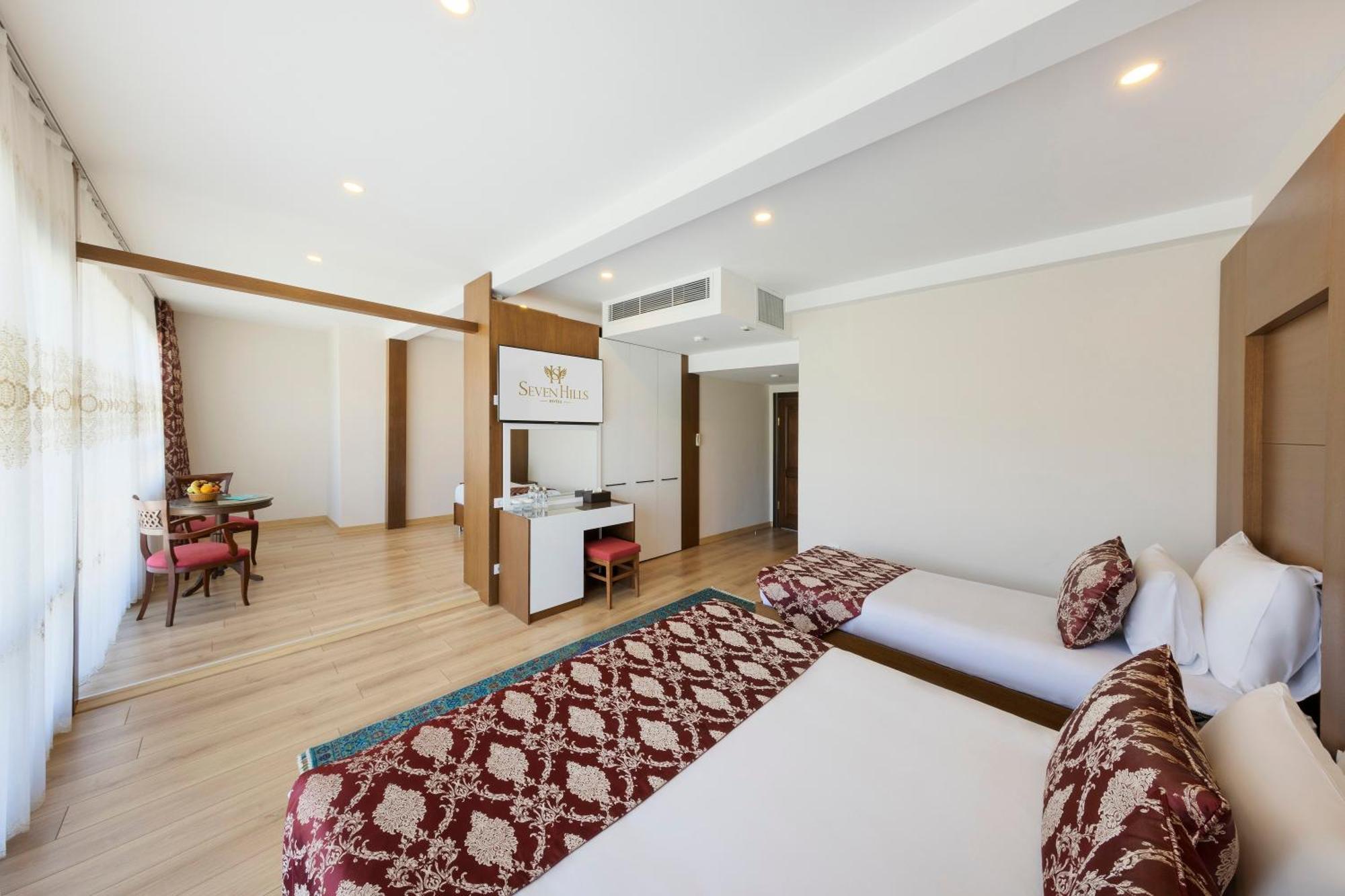 Deluxe Family Room