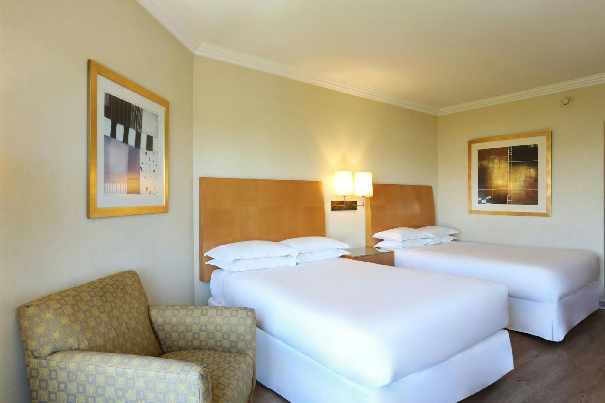 Classic Guest room 1 King Pool access