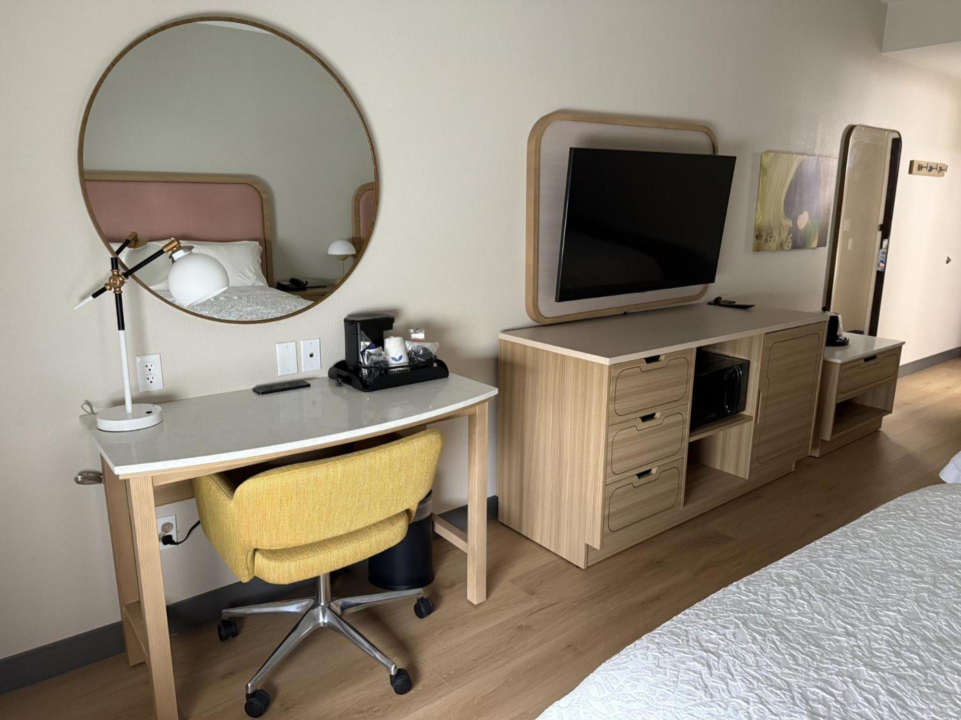King Room with Sofa Bed and Study - Non-Smoking