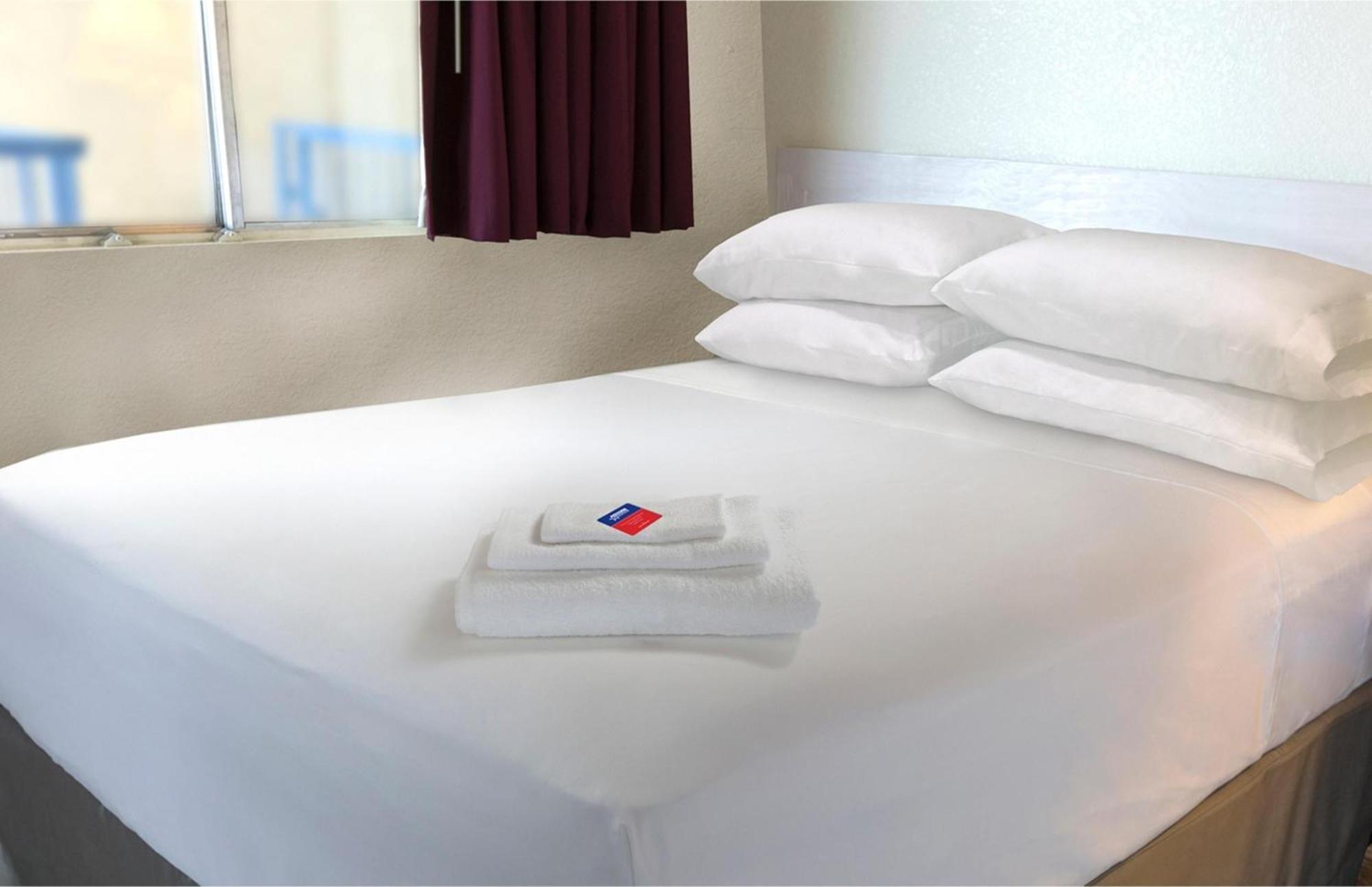 One-Bedroom King Suite - Non-Smoking