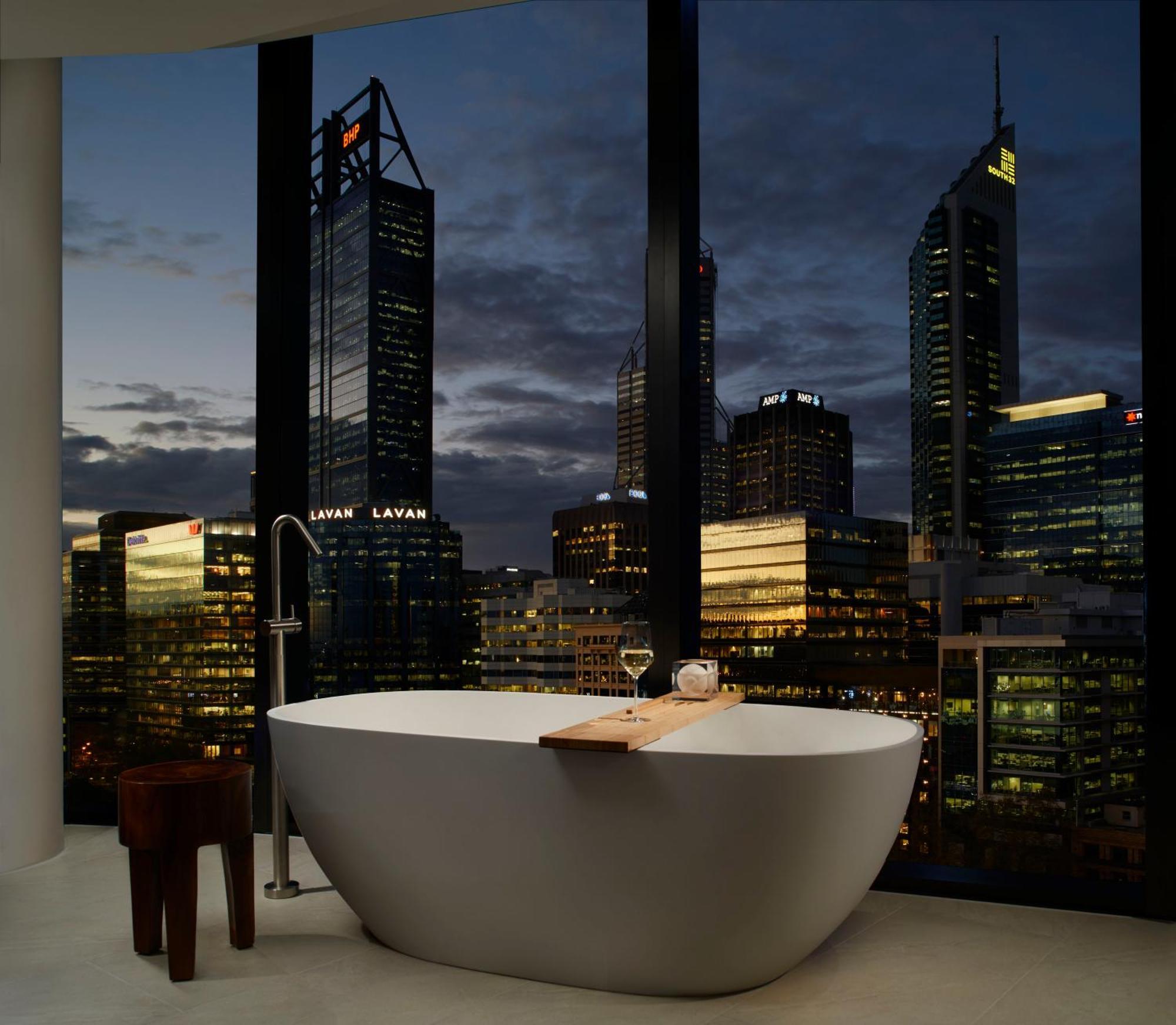 King Studio Soaking Tub Skyline View