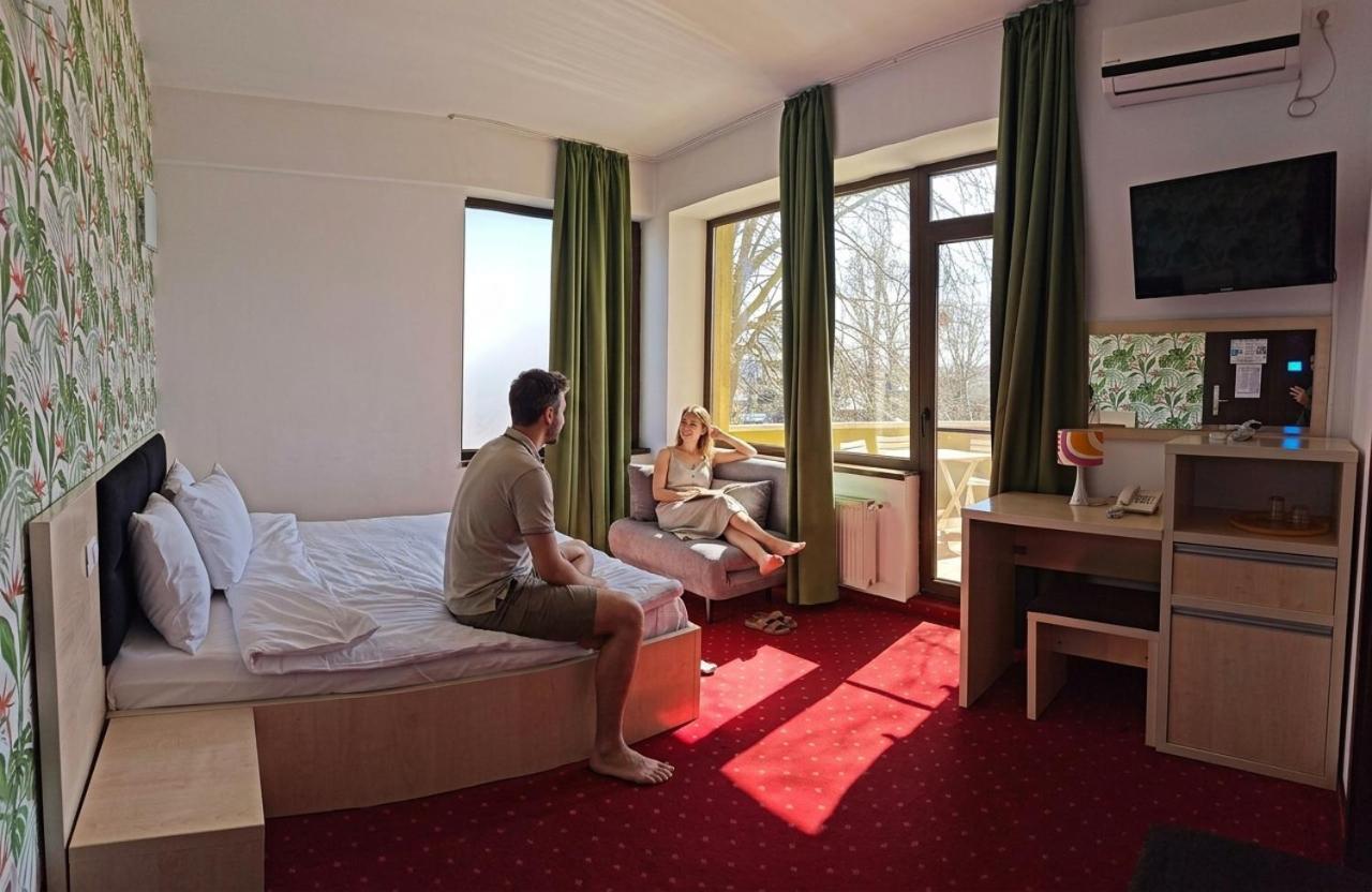 Deluxe Two-Bedroom Apartment with Garden View