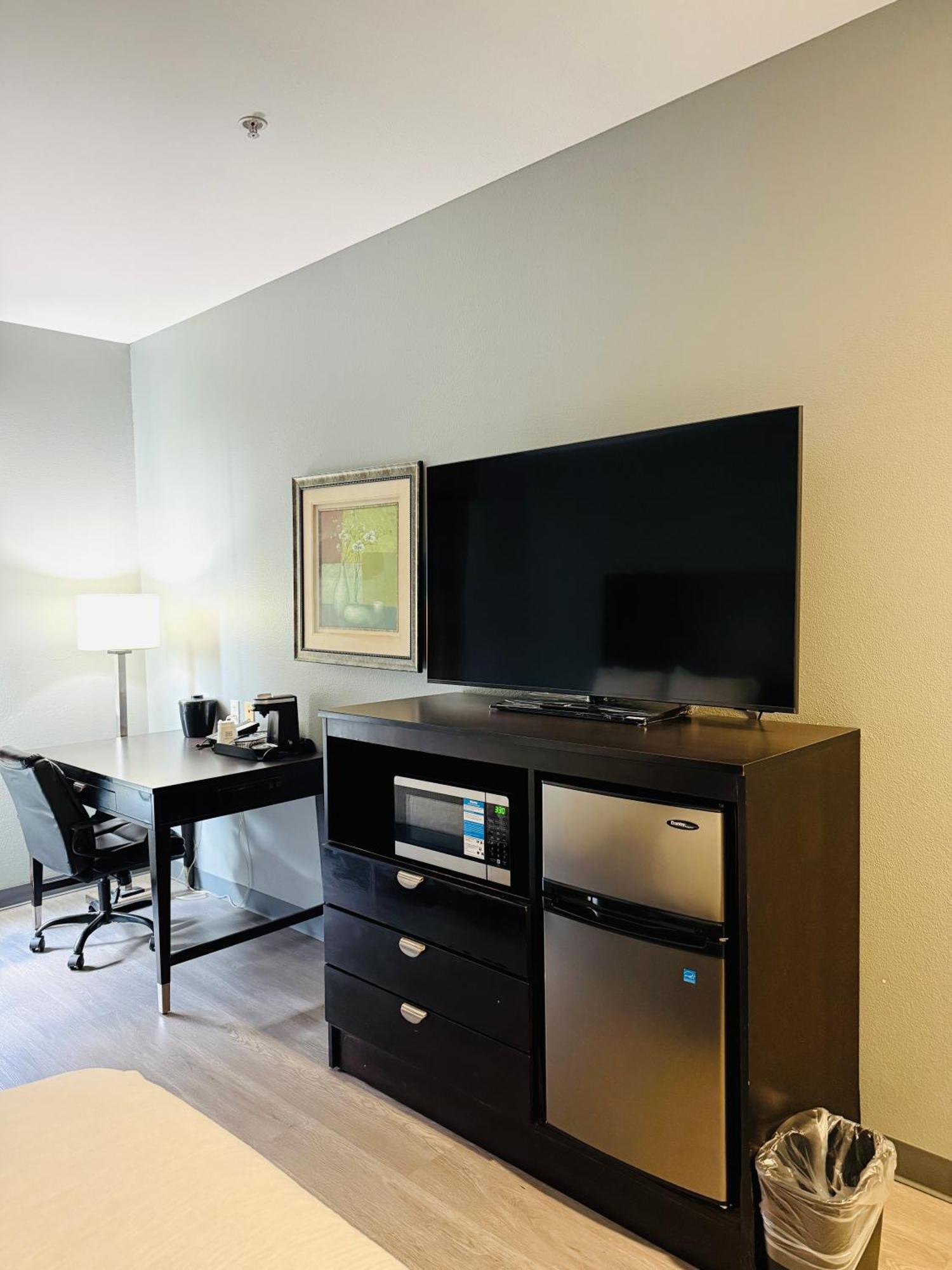 Deluxe Queen Room with Two Queen Beds