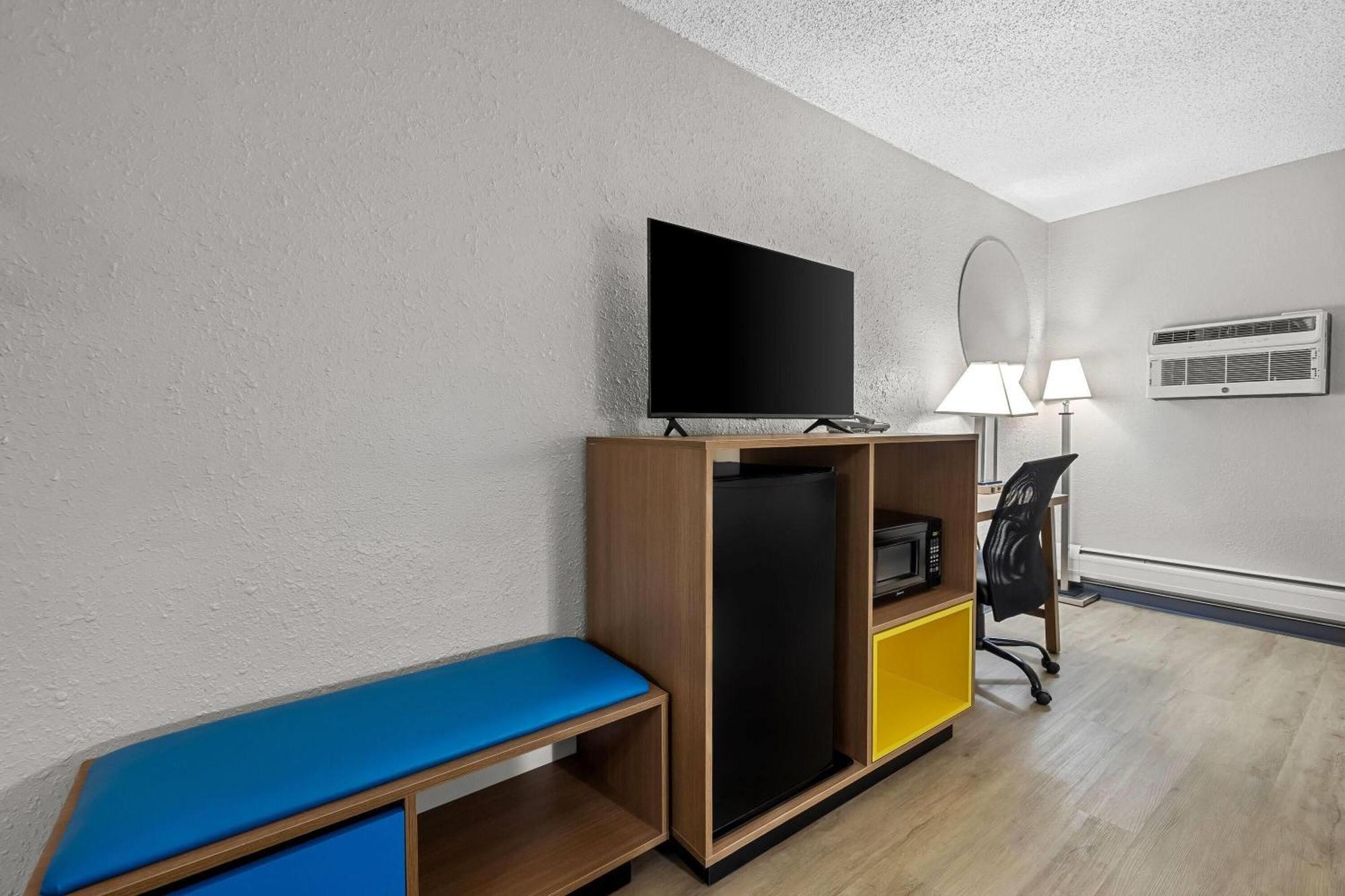 Double Room with Two Double Beds - Non-Smoking