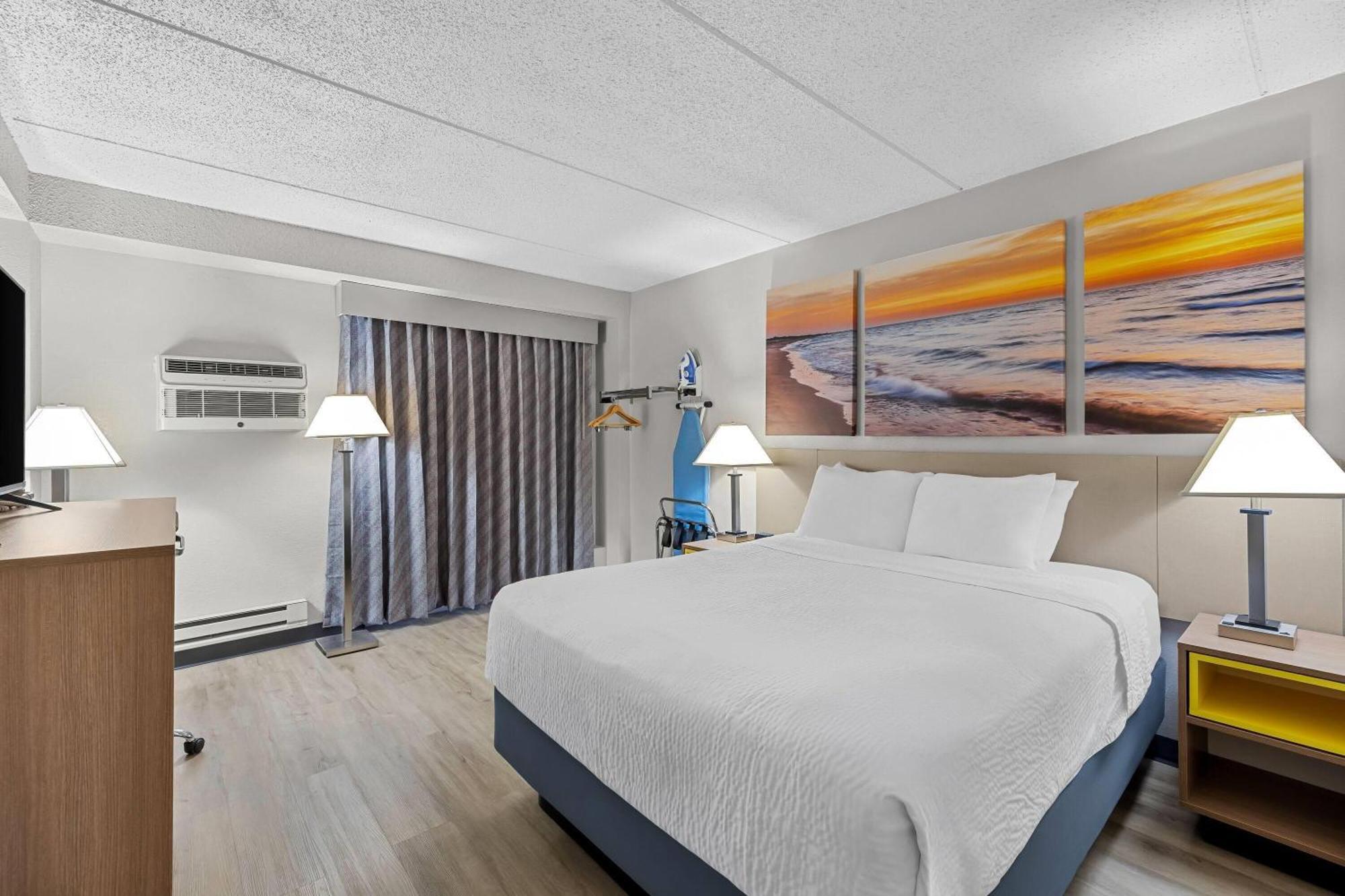 Queen Room with Pool View