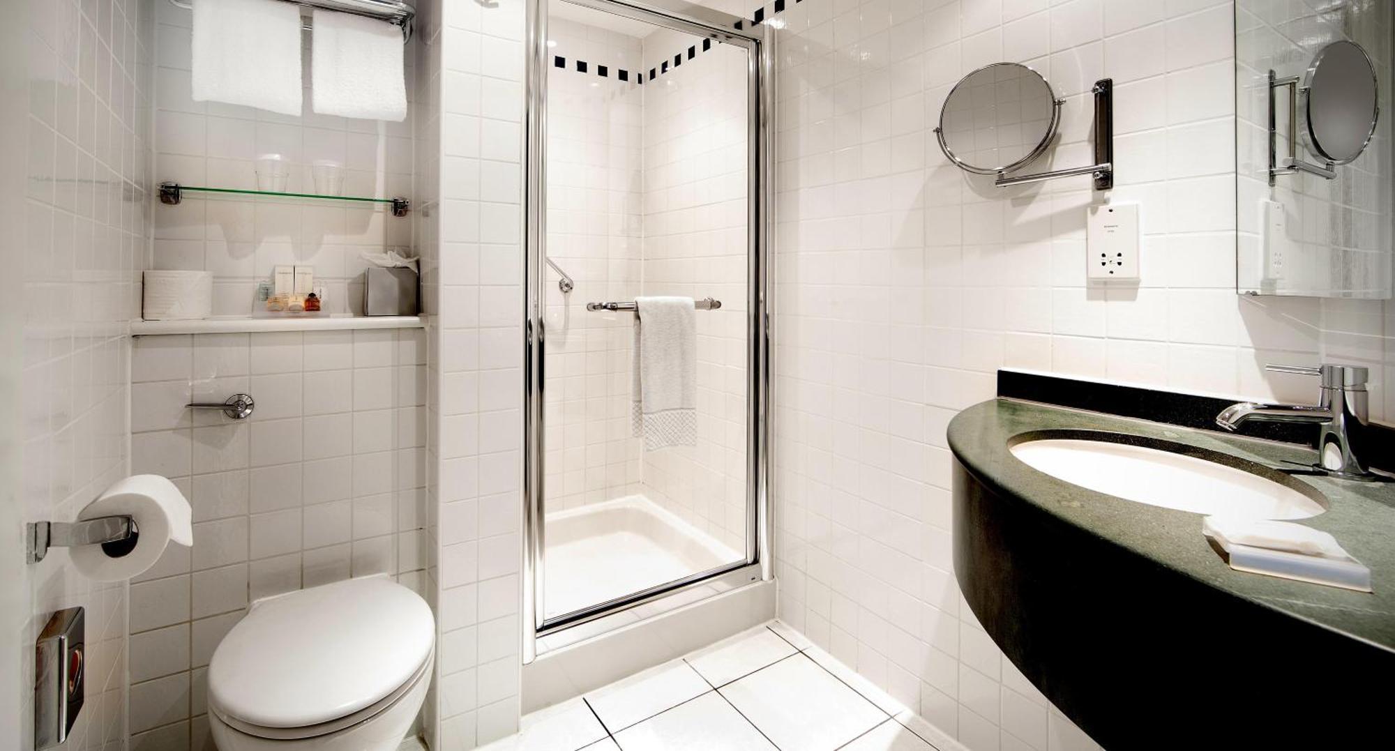 Queen Room River View Mobility Access